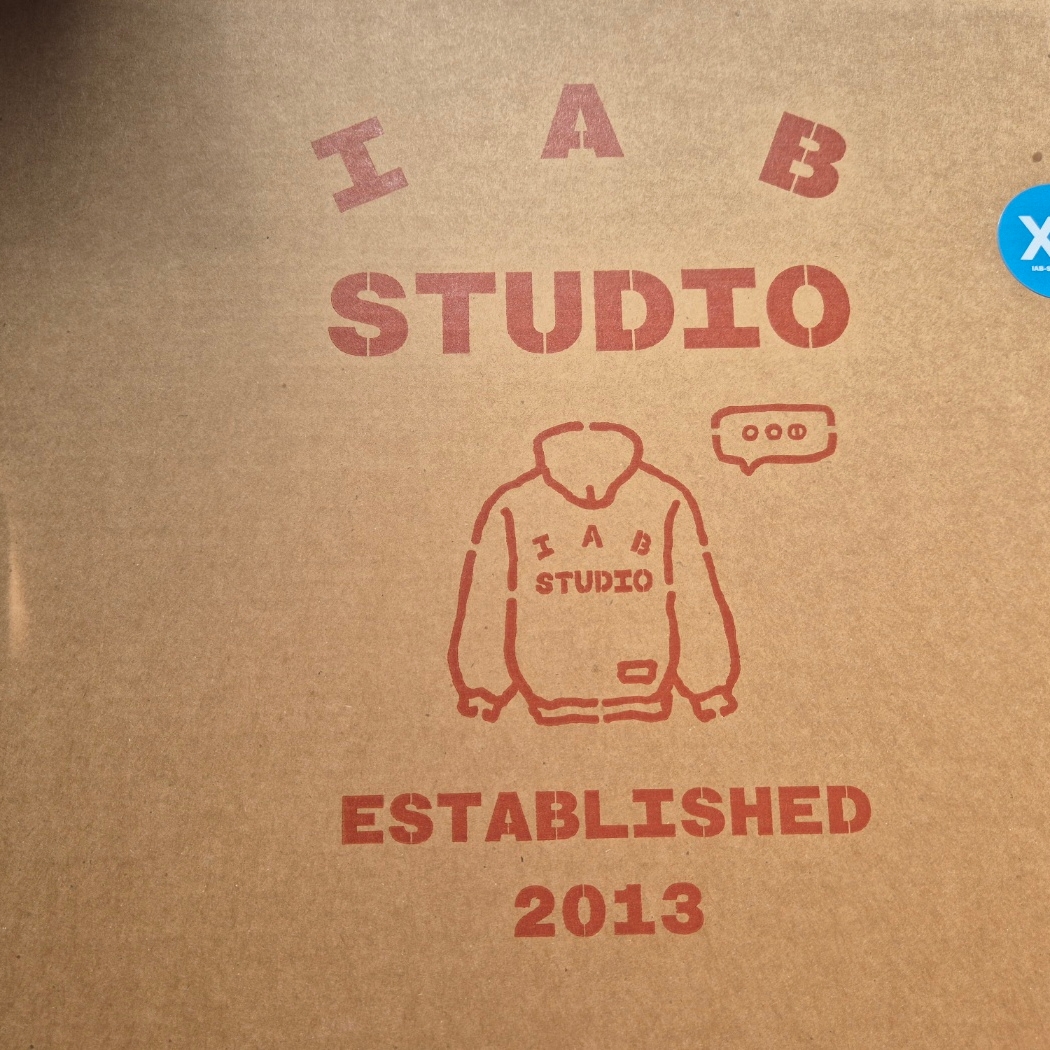 IAB Studio Hoodie Light Gray 착용 스타일