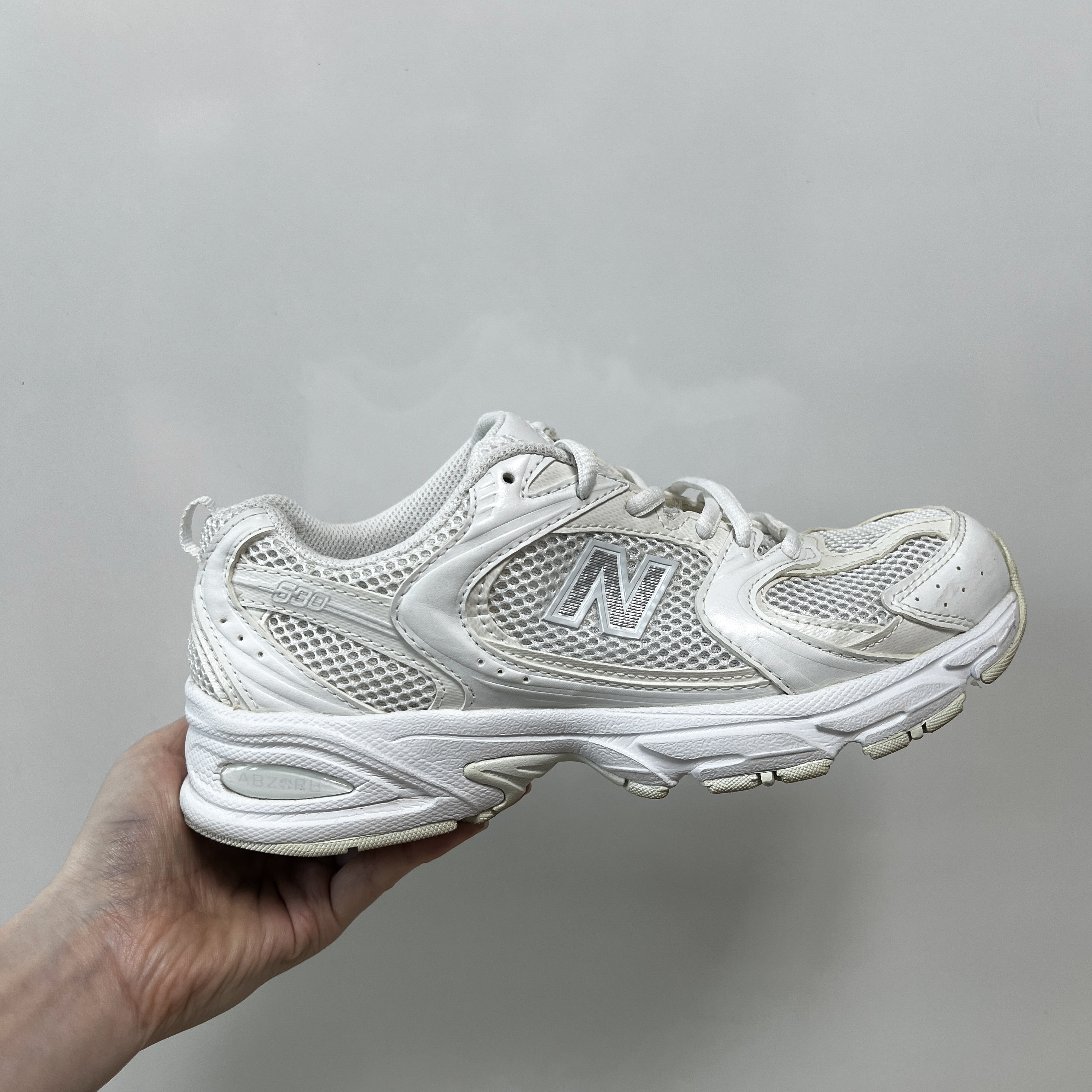 New Balance 530 White 착용 스타일