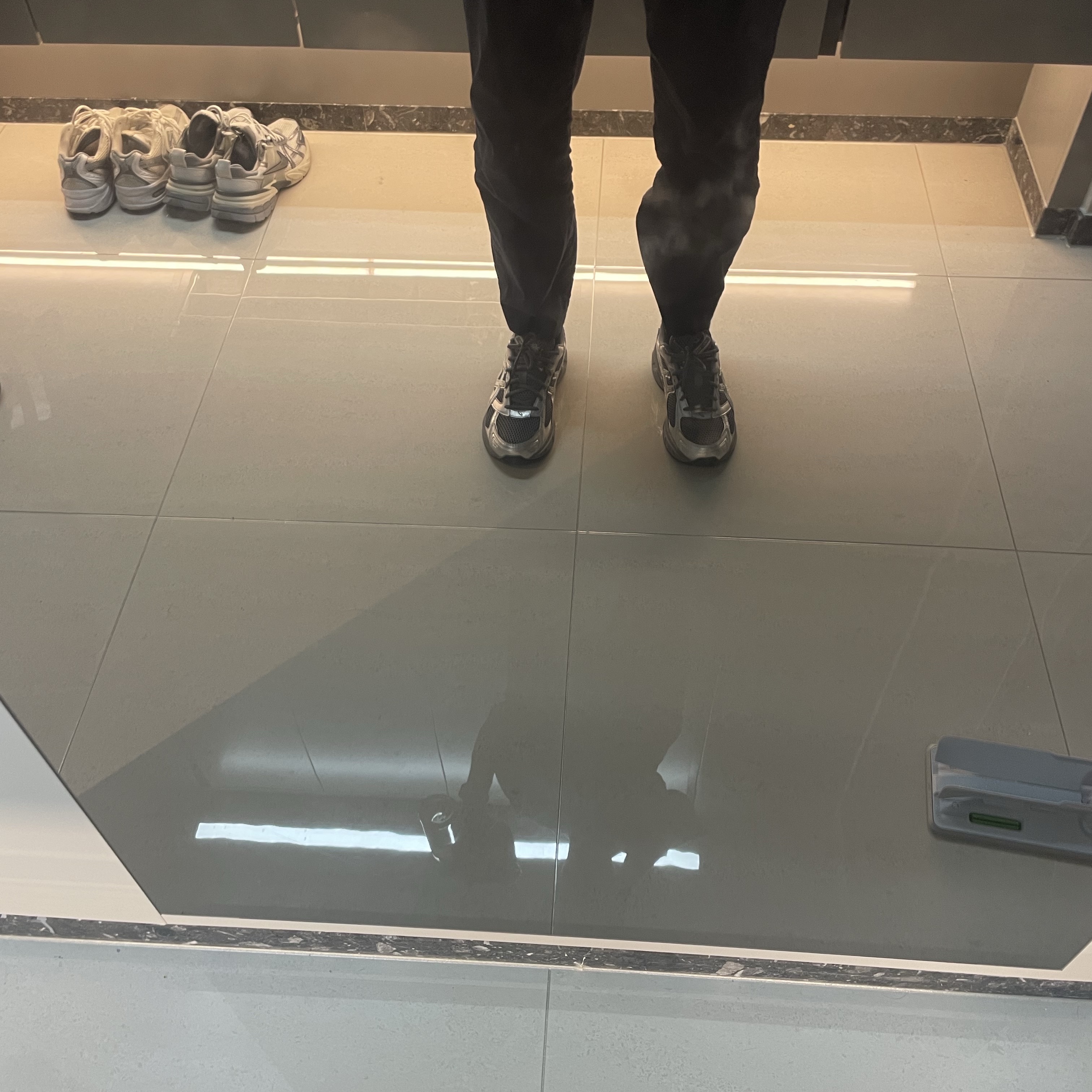 Asics Gel-1130 Steel Grey Pure Silver 착용 스타일