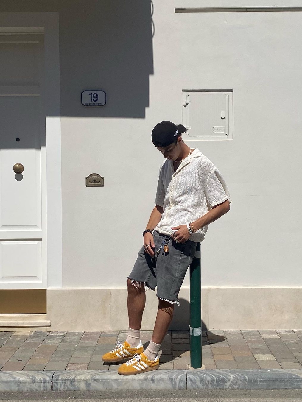 Balenciaga Denim Bermuda Shorts Blue, Adidas Flames Denim Shorts Medium Black - KR Sizing 착용 스타일 - 5