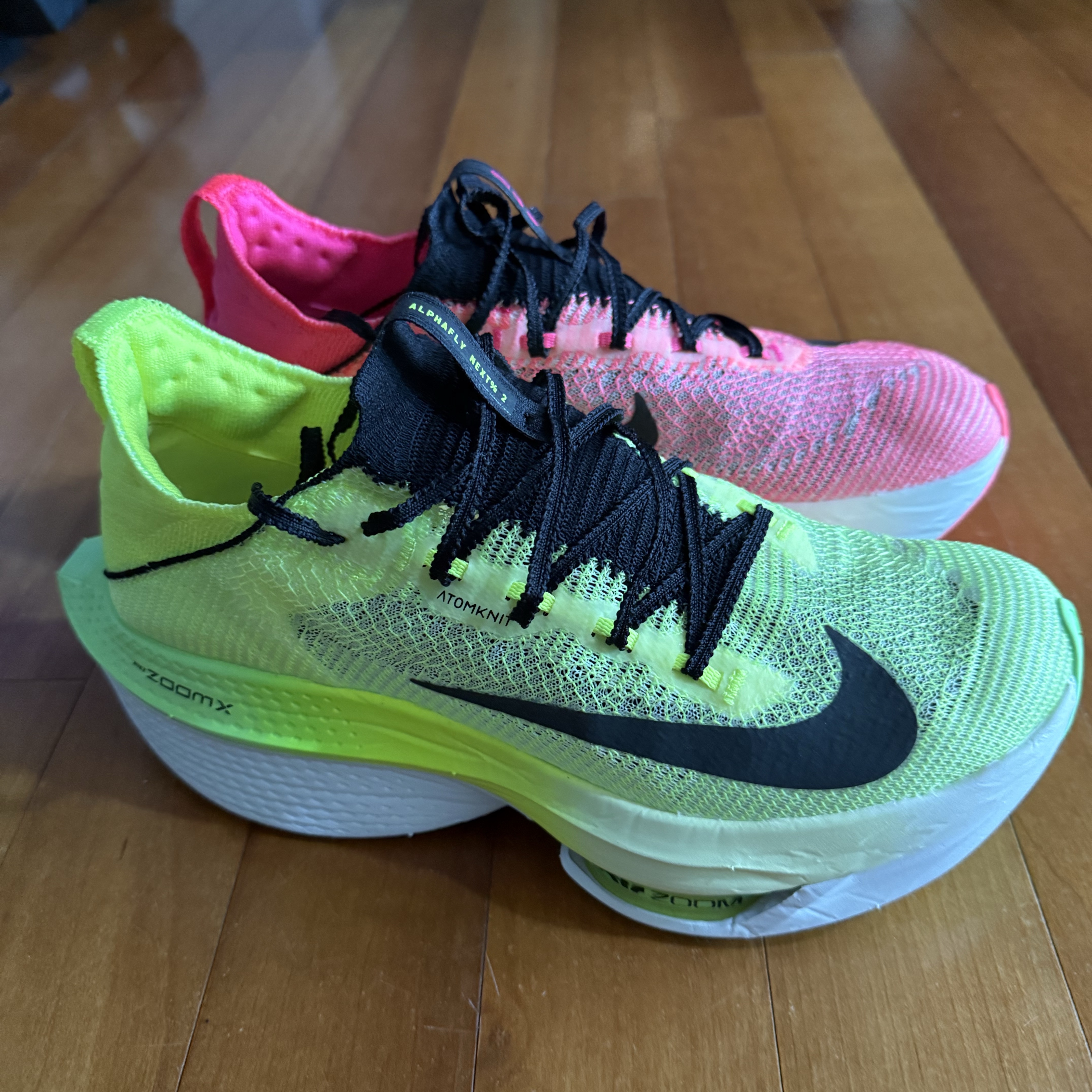 Nike Air Zoom Alphafly Next% 2 Luminous Green Crimson Tint 착용 스타일