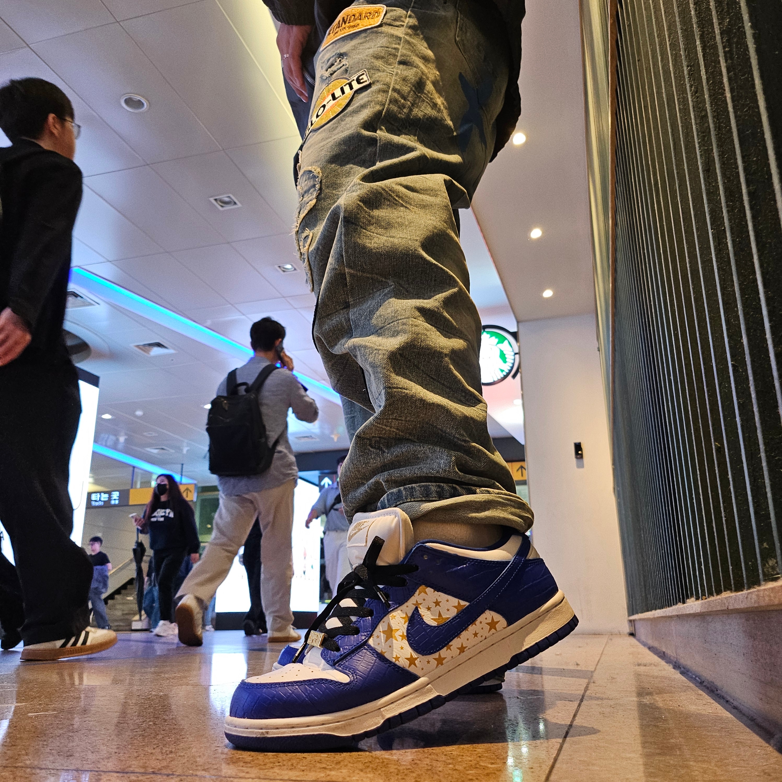 Stussy SS Link Studded Belt Black, Nike x Supreme SB Dunk Low Hyper Blue 착용 스타일 - 2