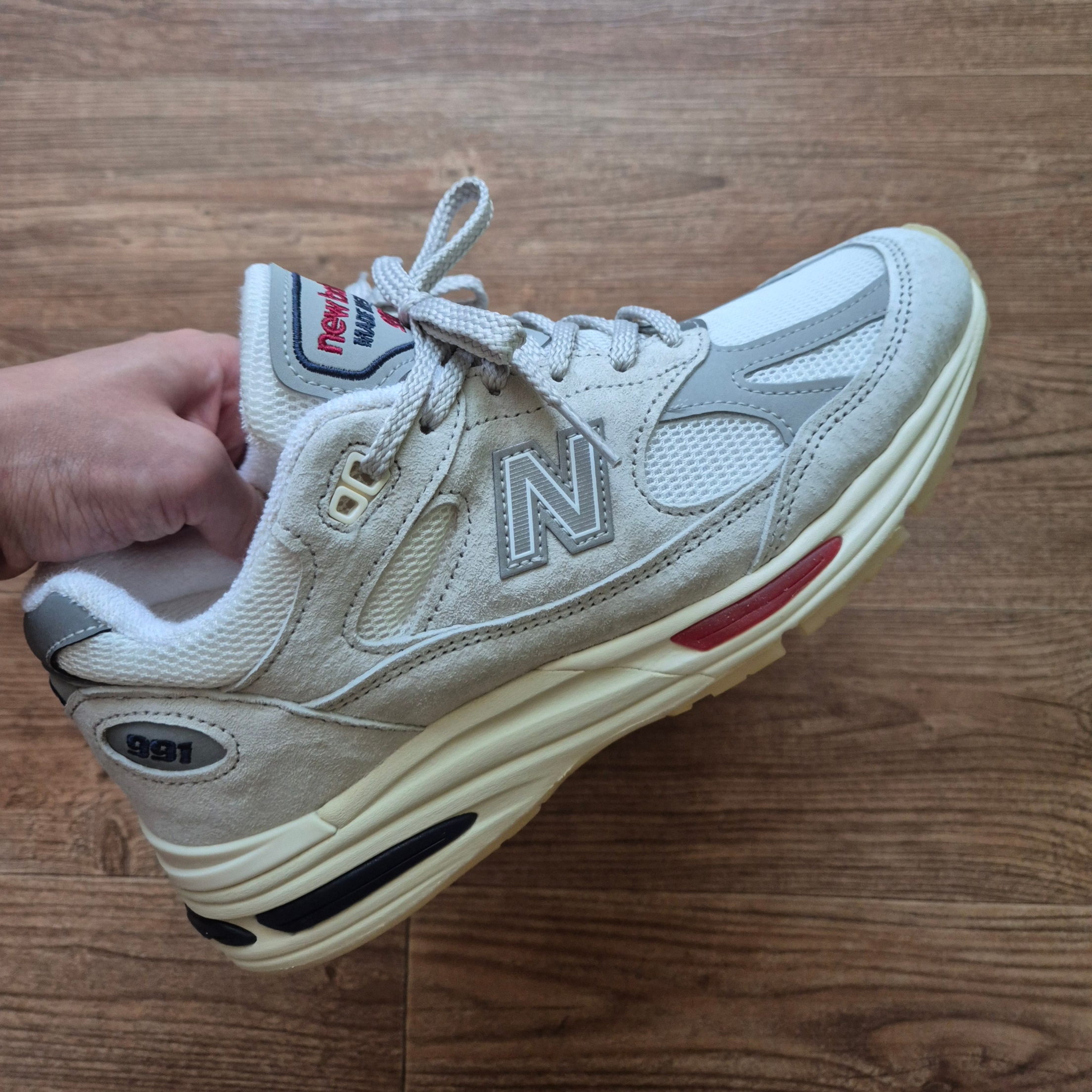 New Balance 991v2 Made in UK Off White Blanc De Blanc 착용 스타일 - 1