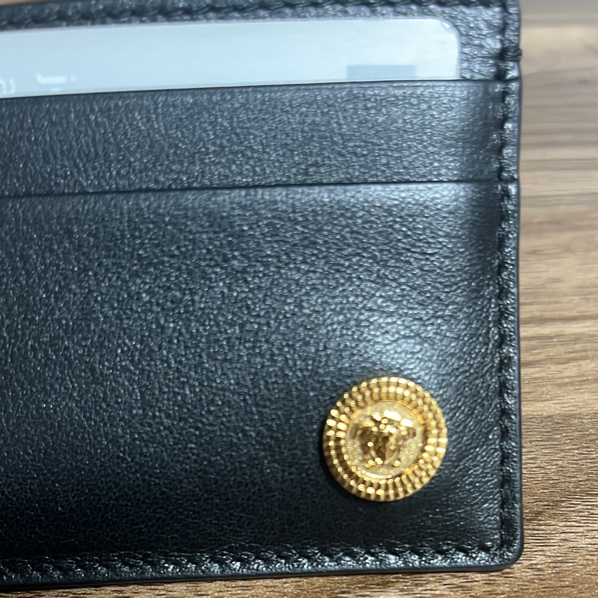 Versace Medusa Biggie Card Holder Black 착용 스타일
