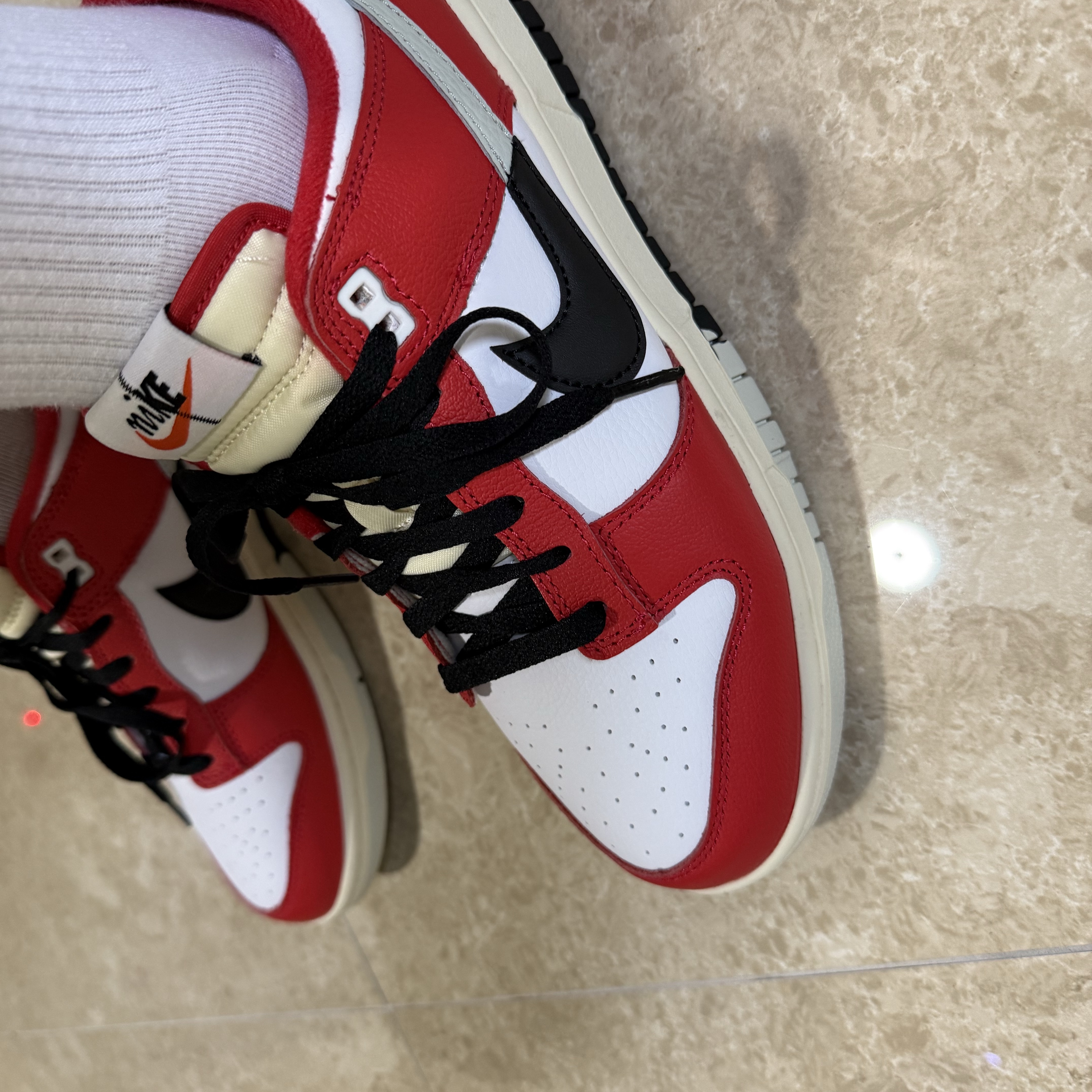 Nike Dunk Low Retro PRM University Red Black 착용 스타일