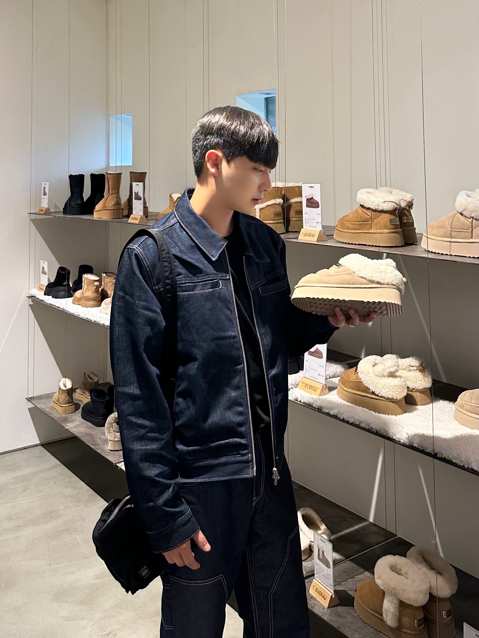 UGG Tasman Weather Hybrid Chestnut Whitecap 착용 스타일 - 2