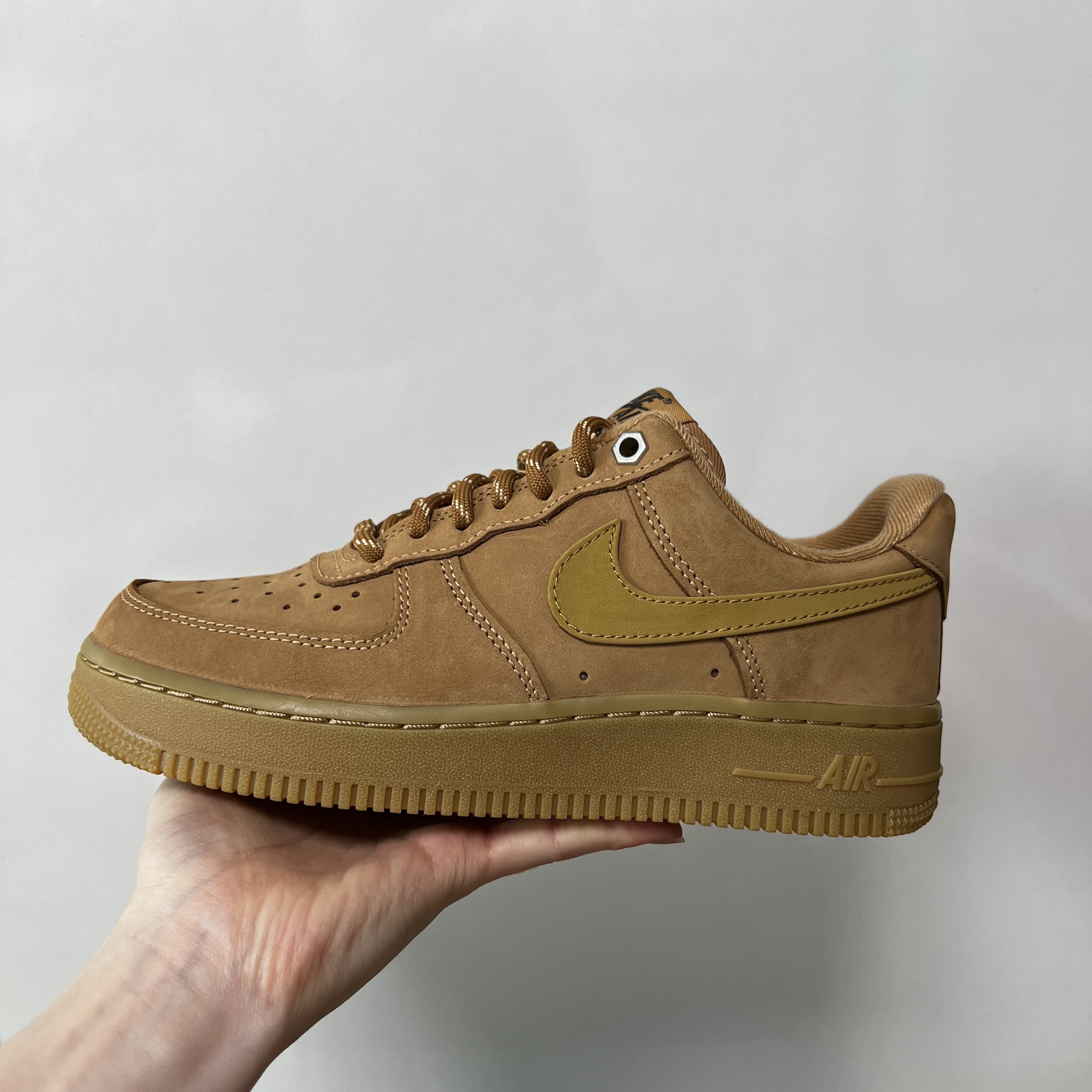 (W) Nike Air Force 1 '07 WB Flax Wheat 착용 스타일