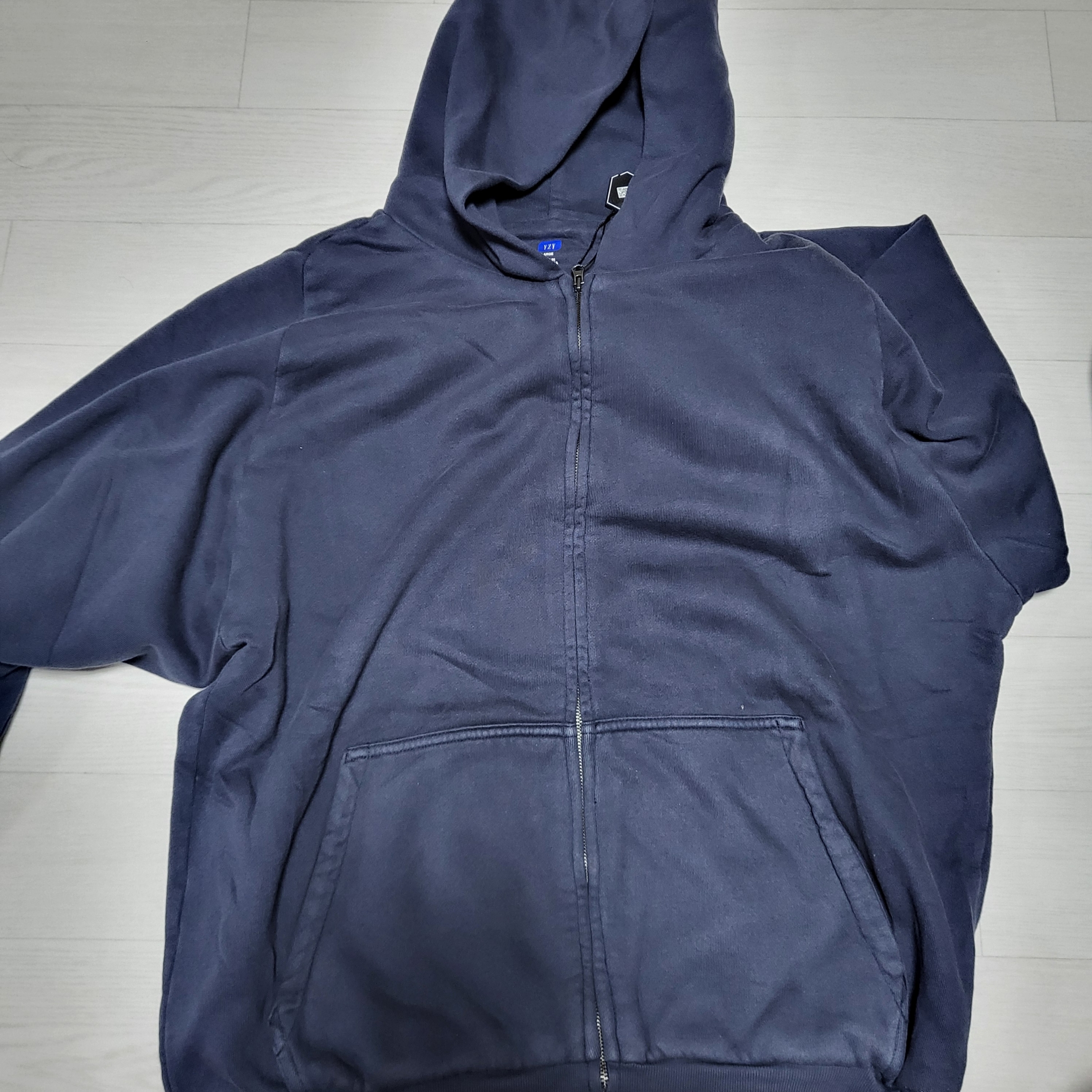 Yeezy YZY Zip-Up Hoodie Navy 착용 스타일