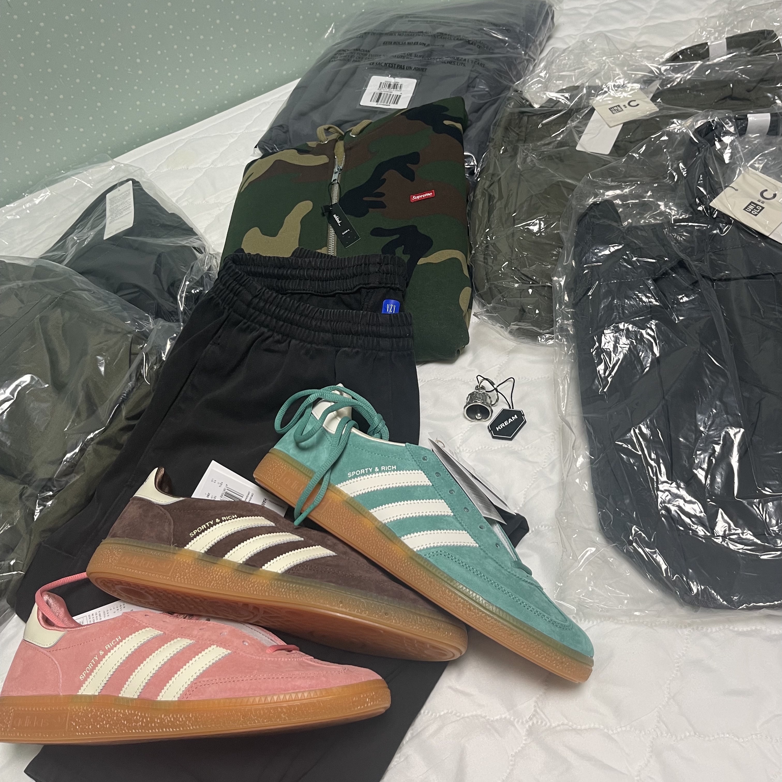 Supreme Small Box Zip Up Hooded Sweatshirt Woodland Camo - 24FW, Supreme Bravo Bell Silver - 23FW 착용 스타일