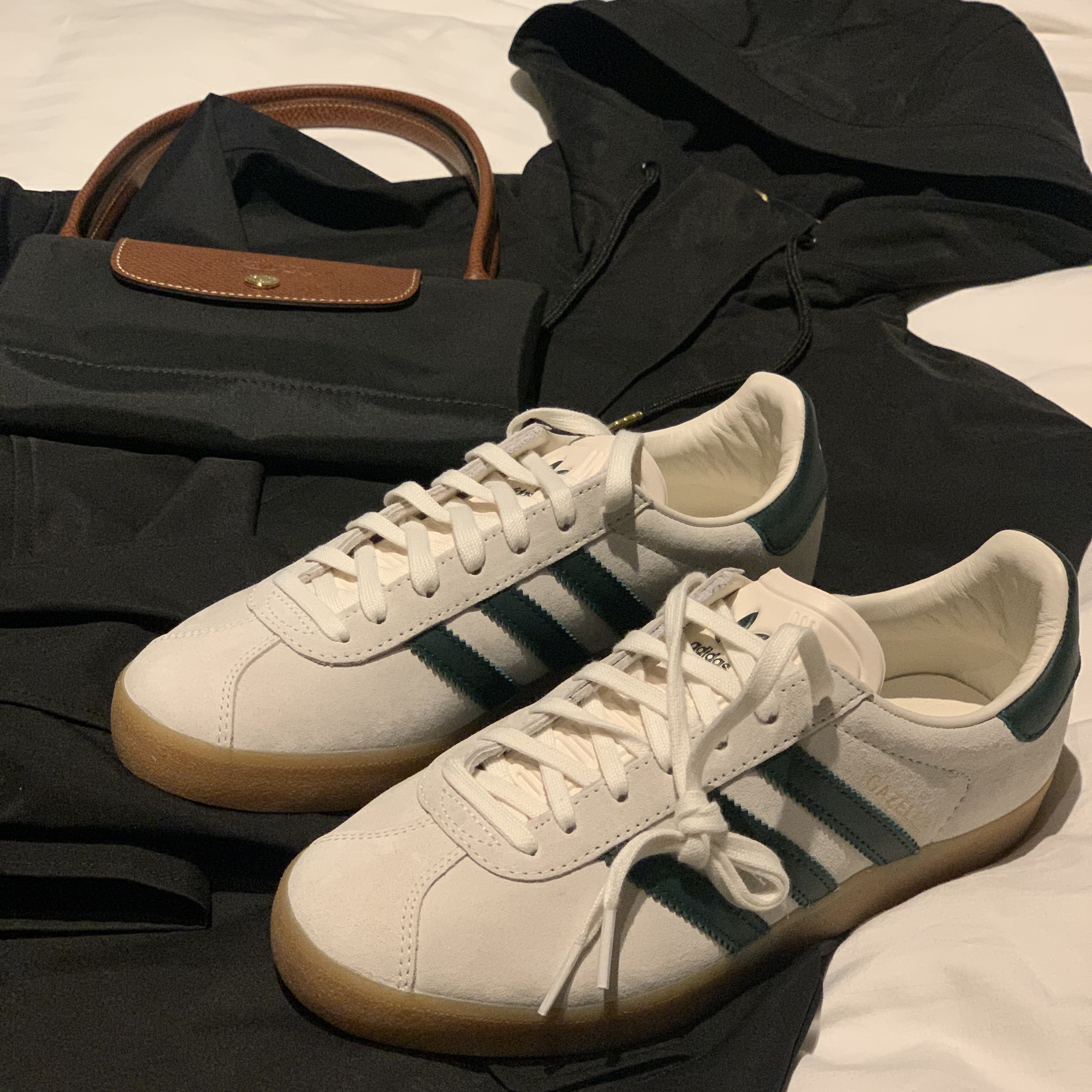 Adidas Gazelle 85 Off White Collegiate Green 착용 스타일