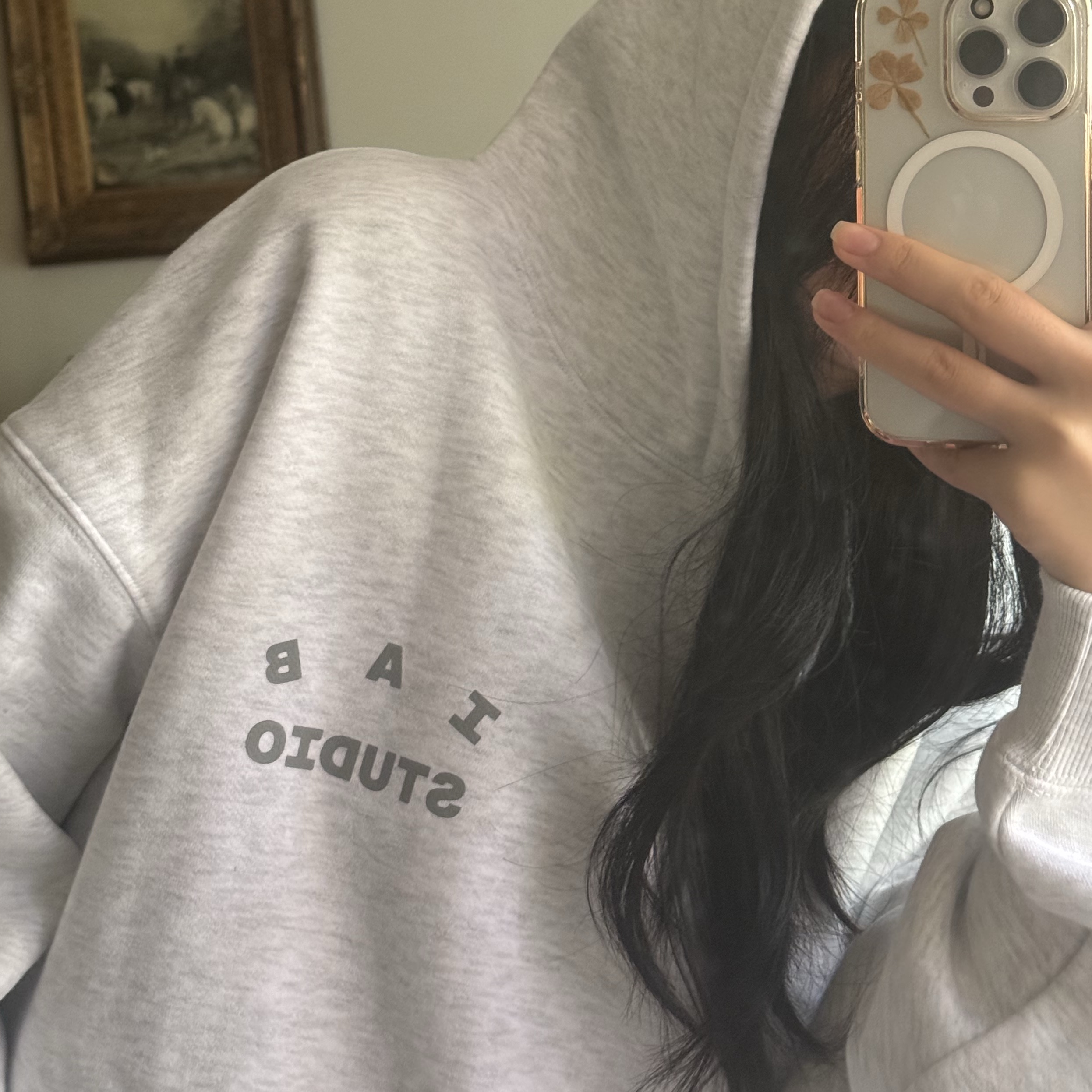 IAB Studio Hoodie Light Gray 착용 스타일