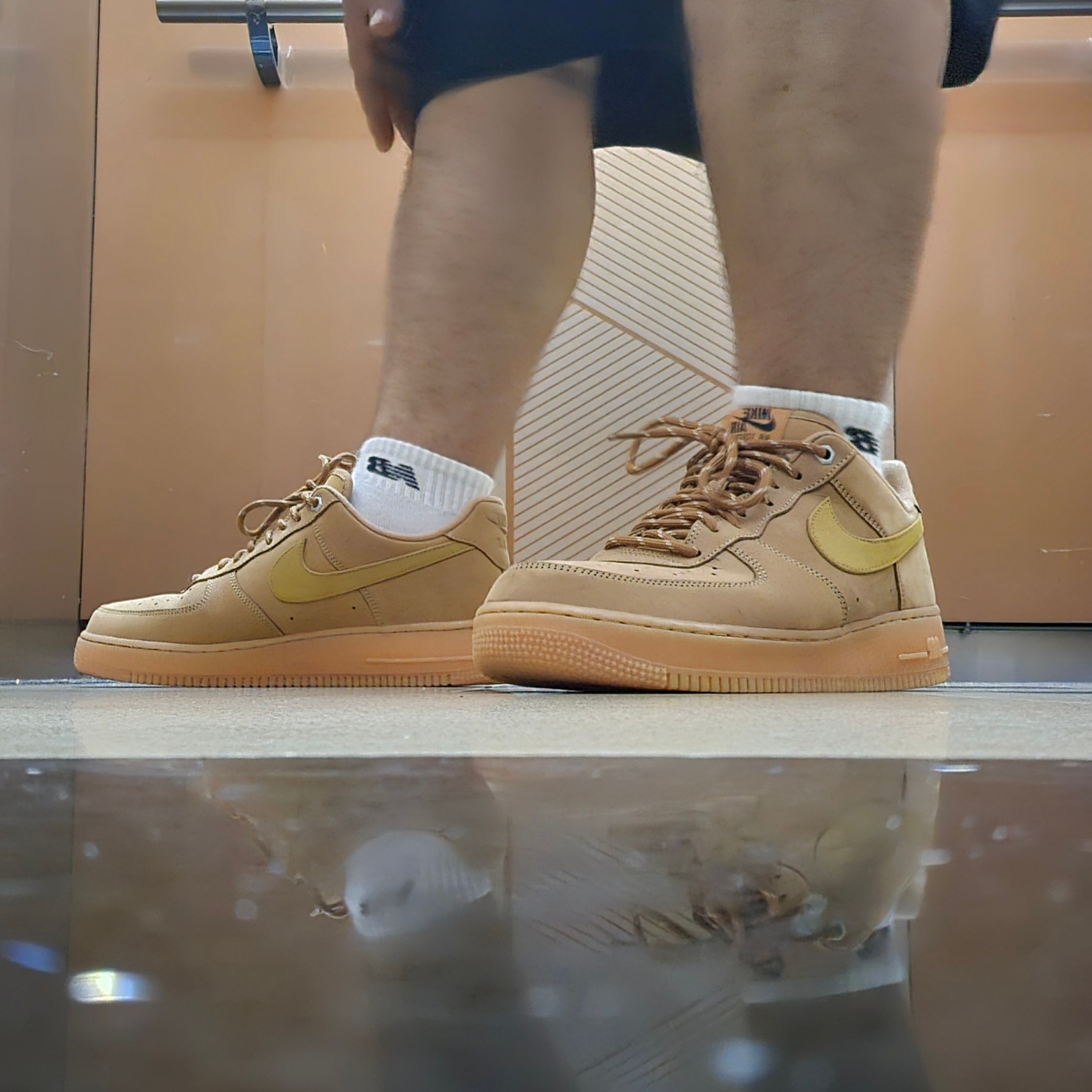 Nike Air Force 1 '07 WB Flax 착용 스타일