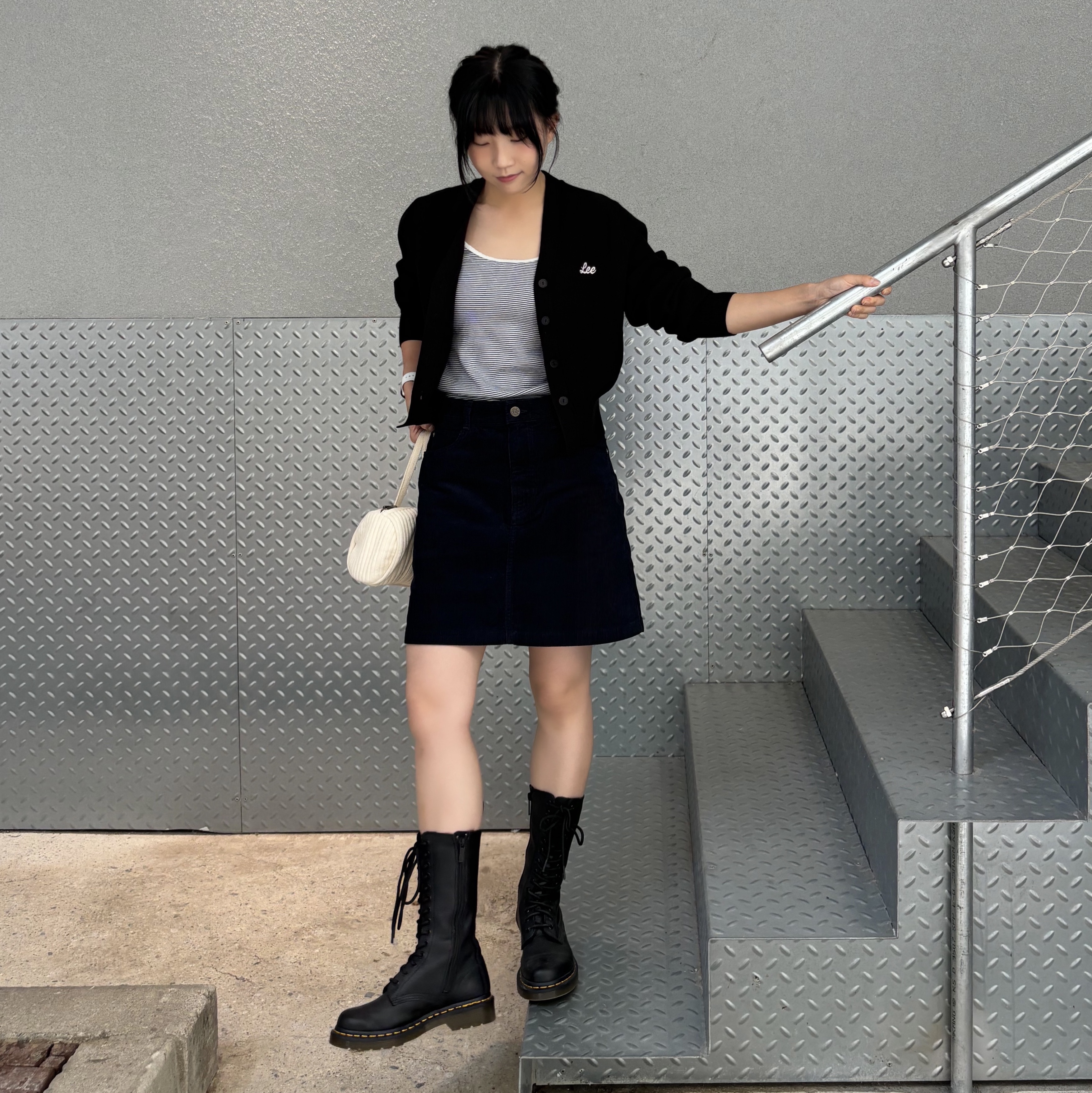 (W) Dr. Martens 1B99 Boots Black 착용 스타일 - 2