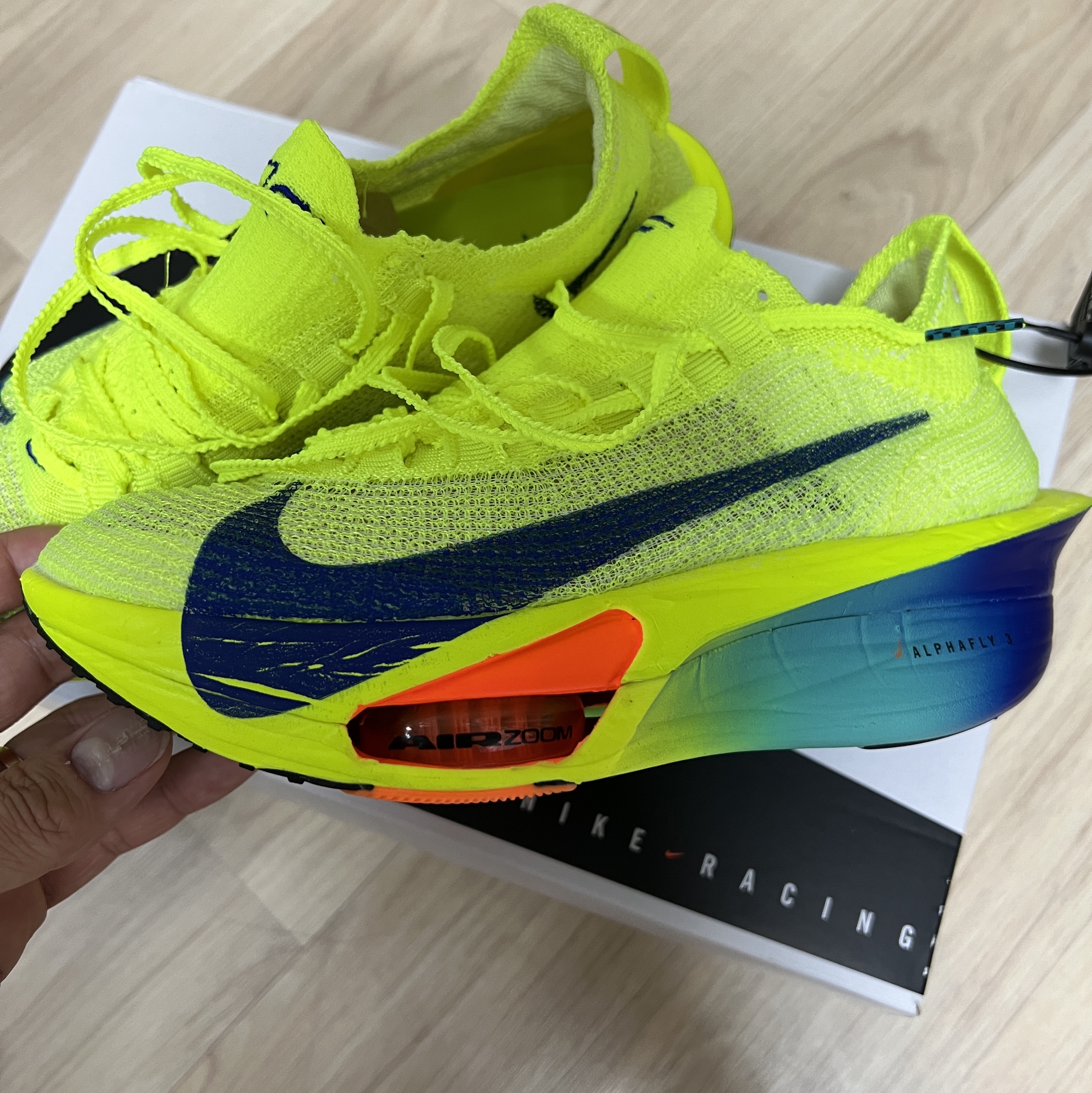 (W) Nike Air Zoom Alphafly Next% 3 Volt 착용 스타일 - 2