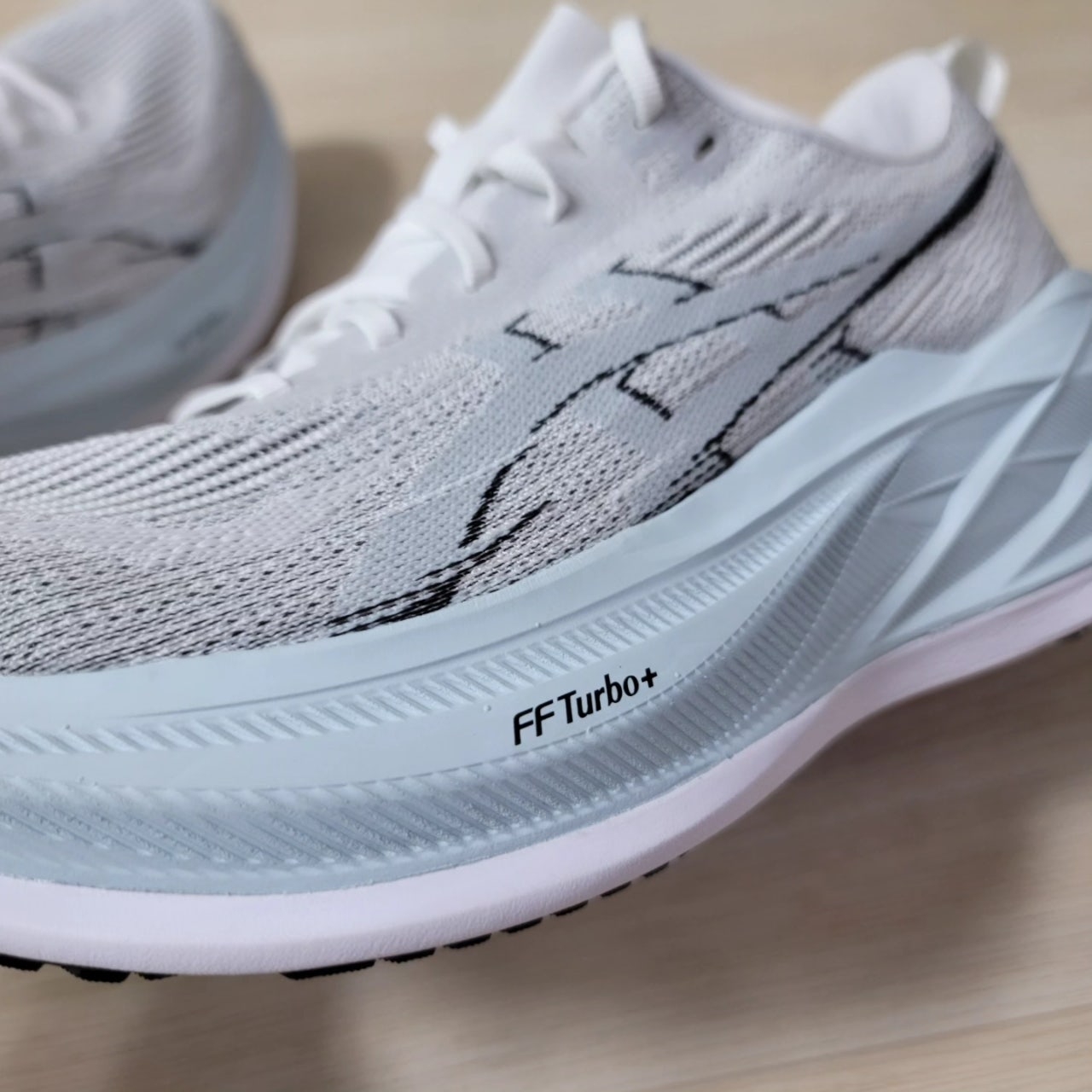 Asics Superblast 2 White Cool Grey 착용 스타일 - 1