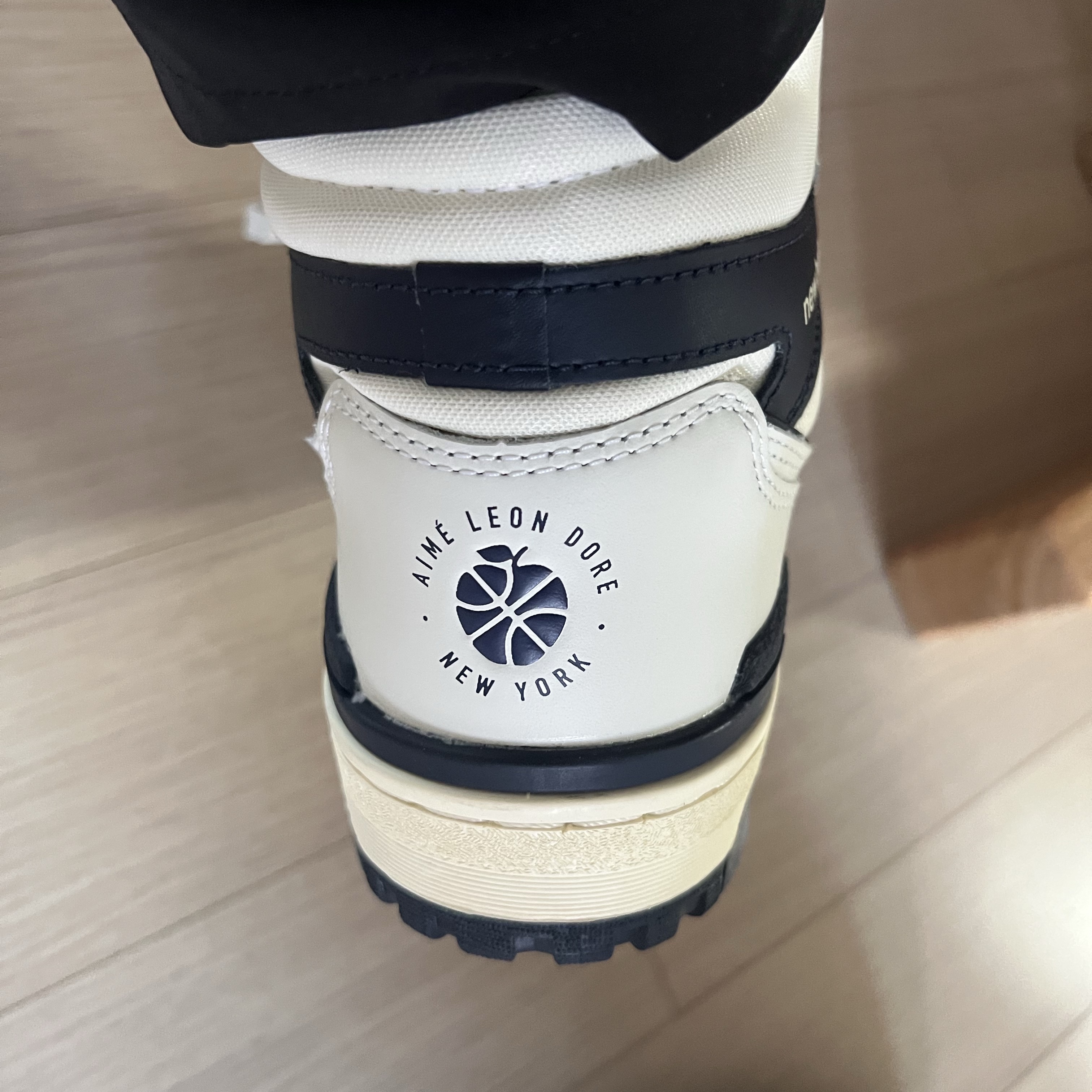 New Balance x Aime Leon Dore 650R White Navy 착용 스타일 - 2