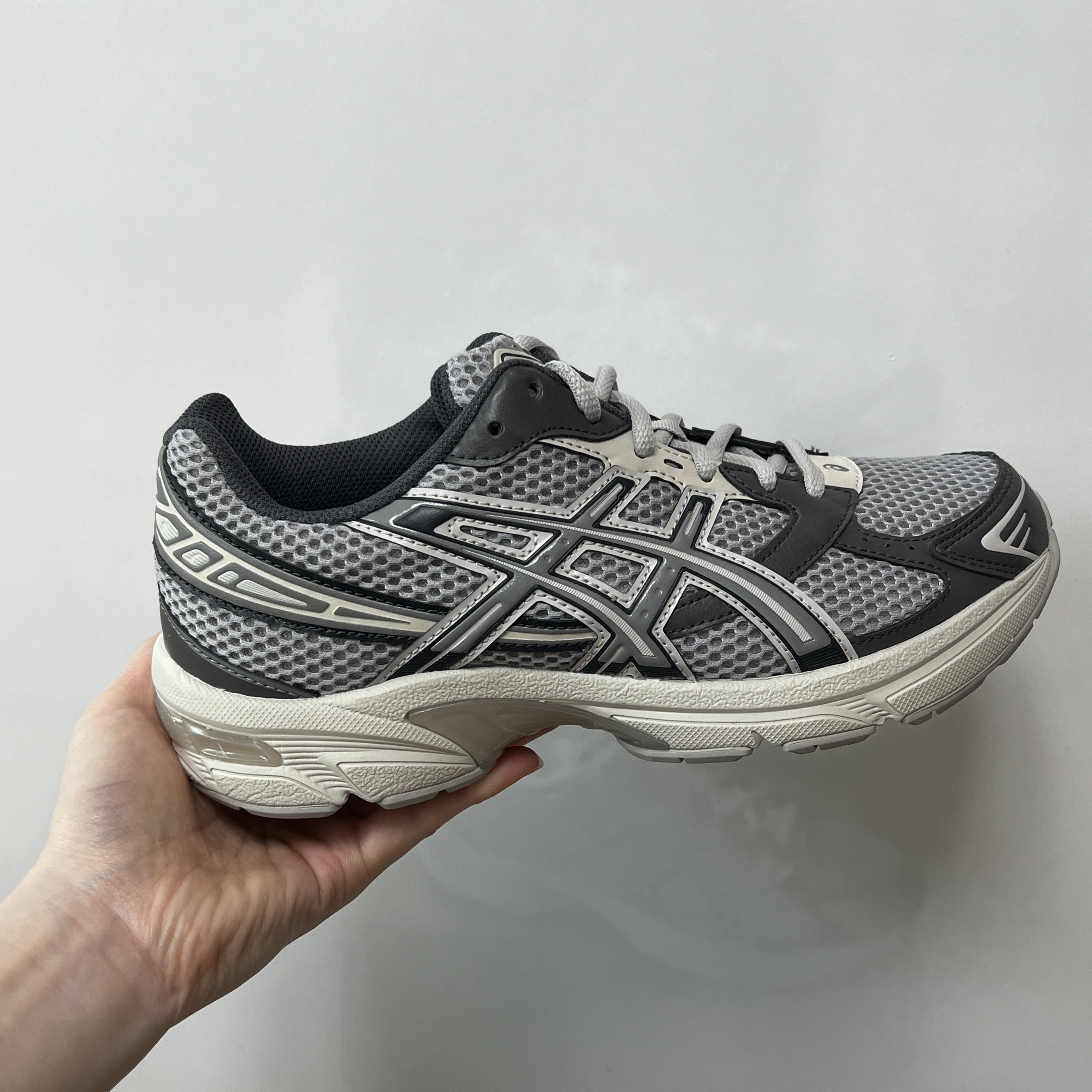 Asics Gel-1130 Oyster Grey Clay Grey 착용 스타일