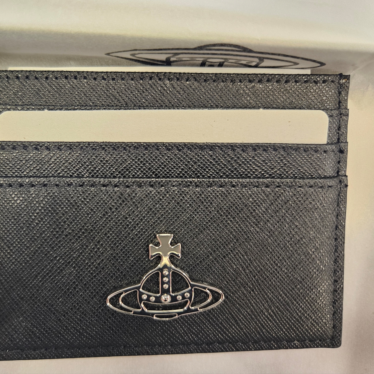 Vivienne Westwood Logo Card Holder Black, Vivienne Westwood Flat Card Holder Black 착용 스타일 - 3