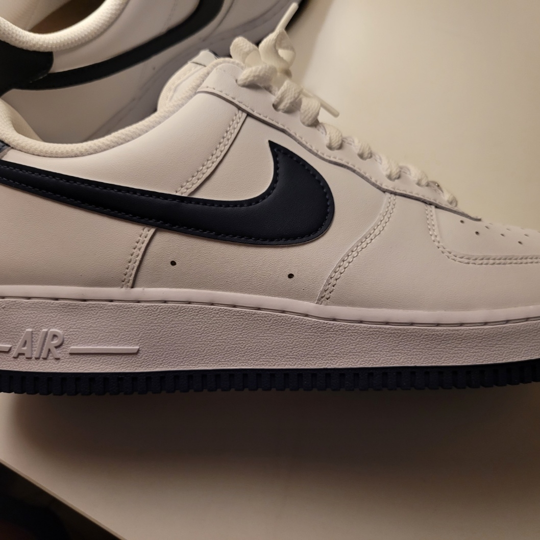 Nike Air Force 1 '07 White Midnight Navy 착용 스타일 - 2