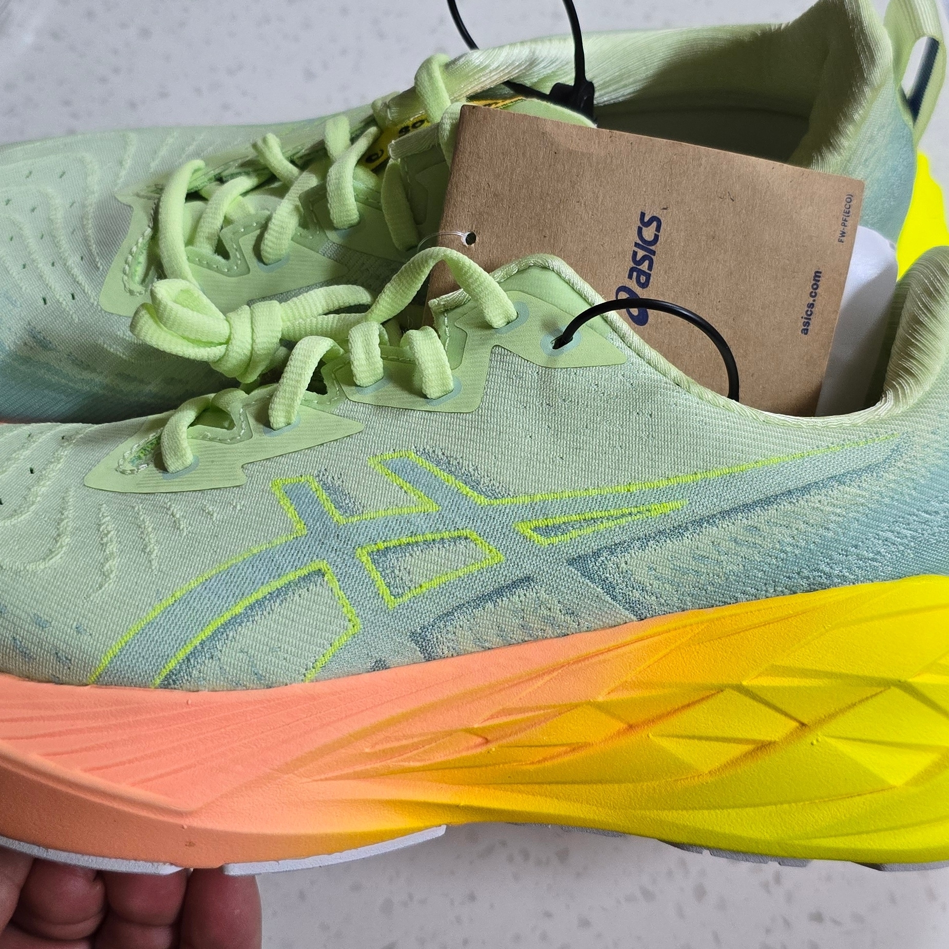 Asics Novablast 4 Cool Matcha Safety Yellow 착용 스타일