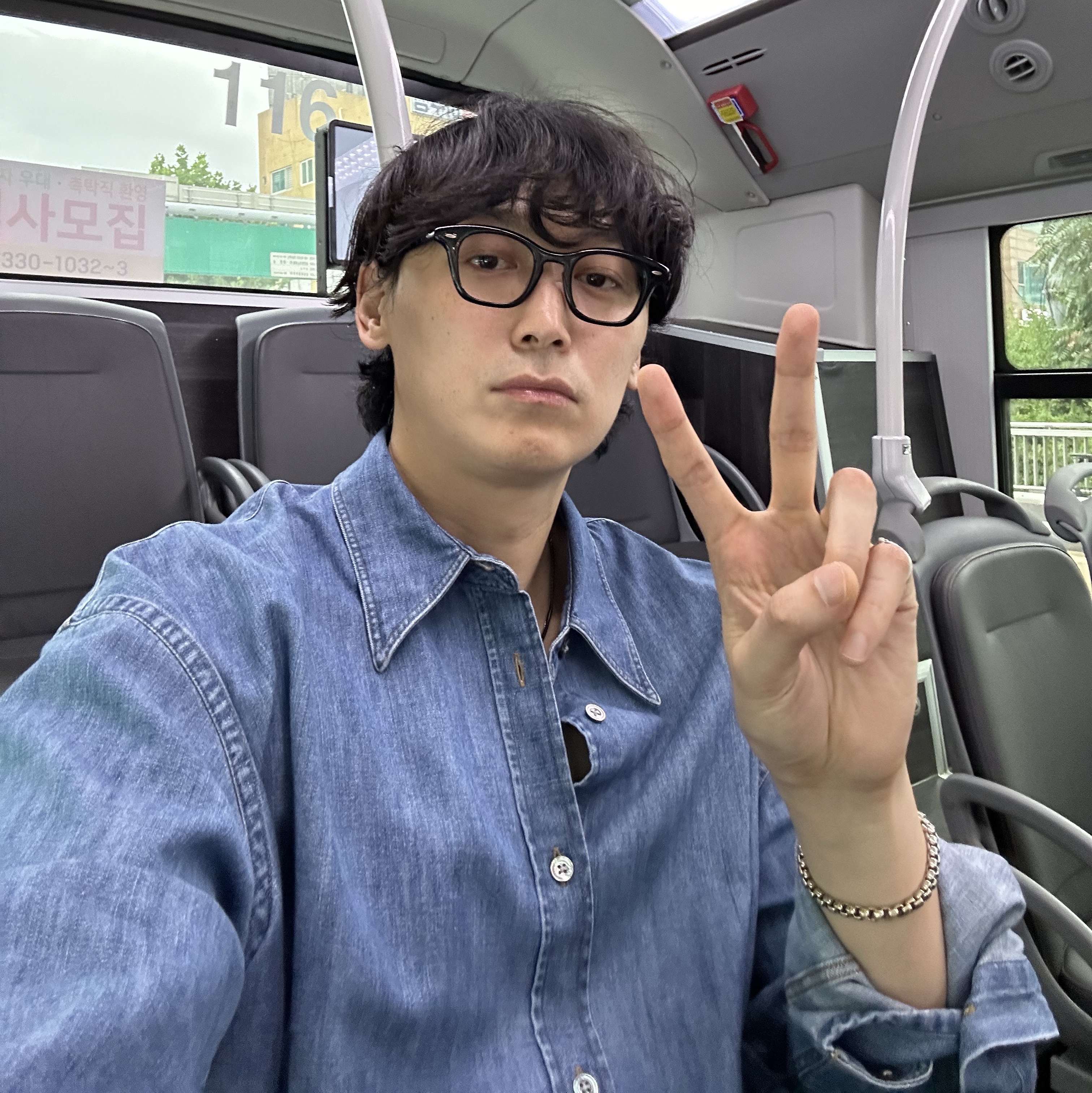 Vanone Atelier A3404 Classic Denim Shirts Medium Blue 착용 스타일 - 3