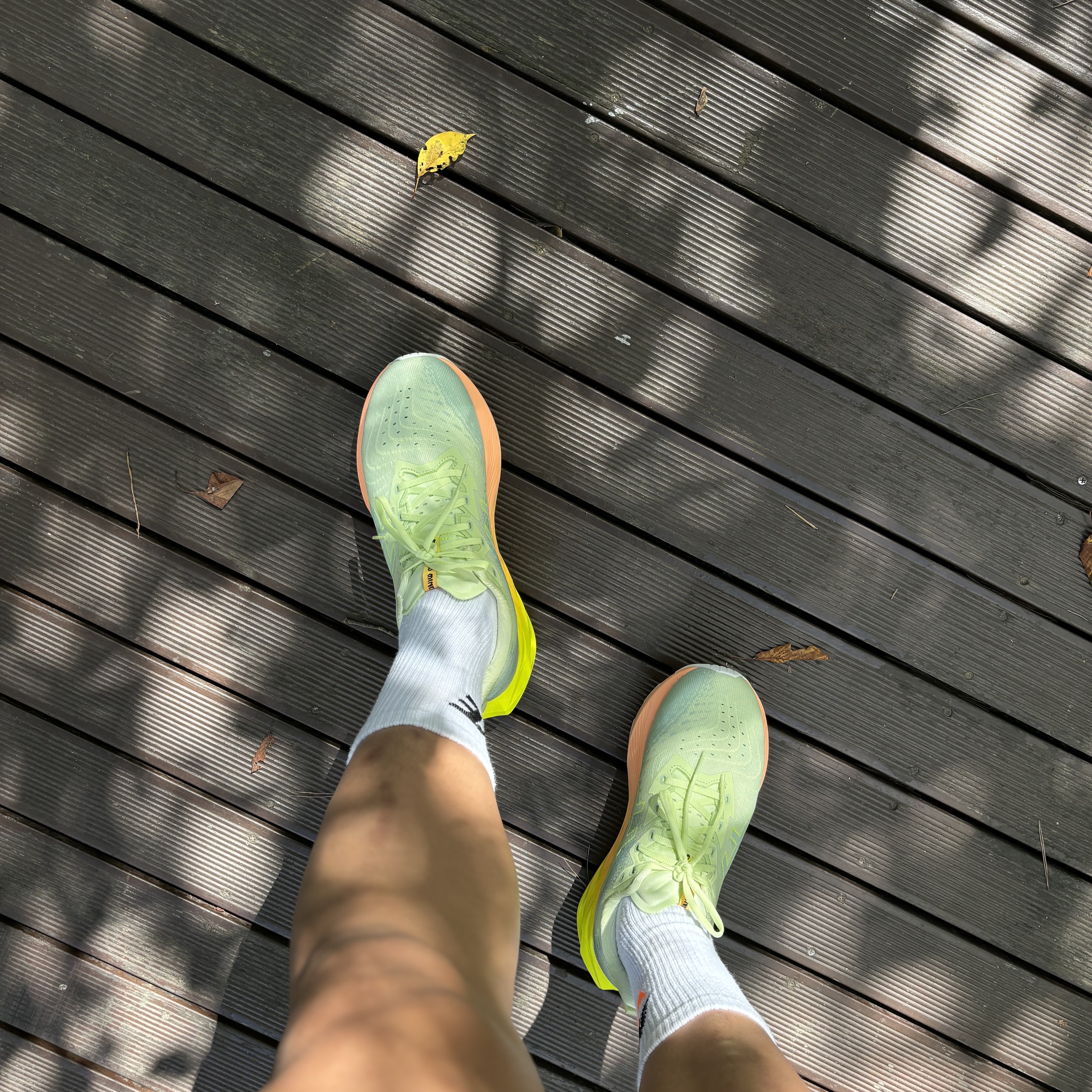 Asics Novablast 4 Cool Matcha Safety Yellow 착용 스타일