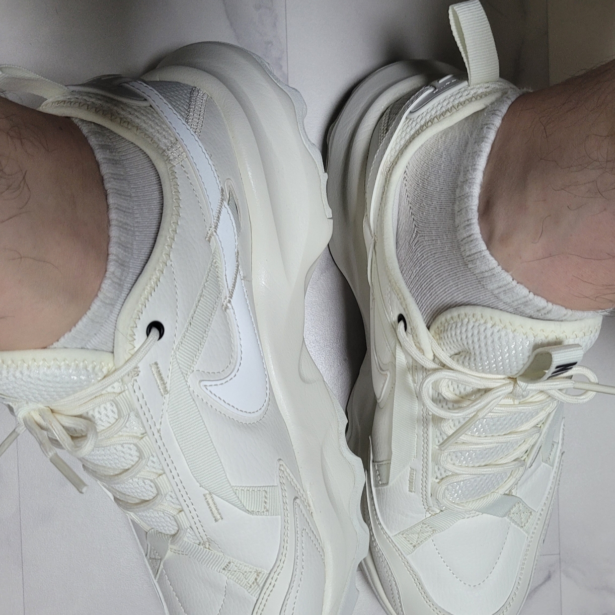 (W) Nike TC 7900 Summit White 착용 스타일