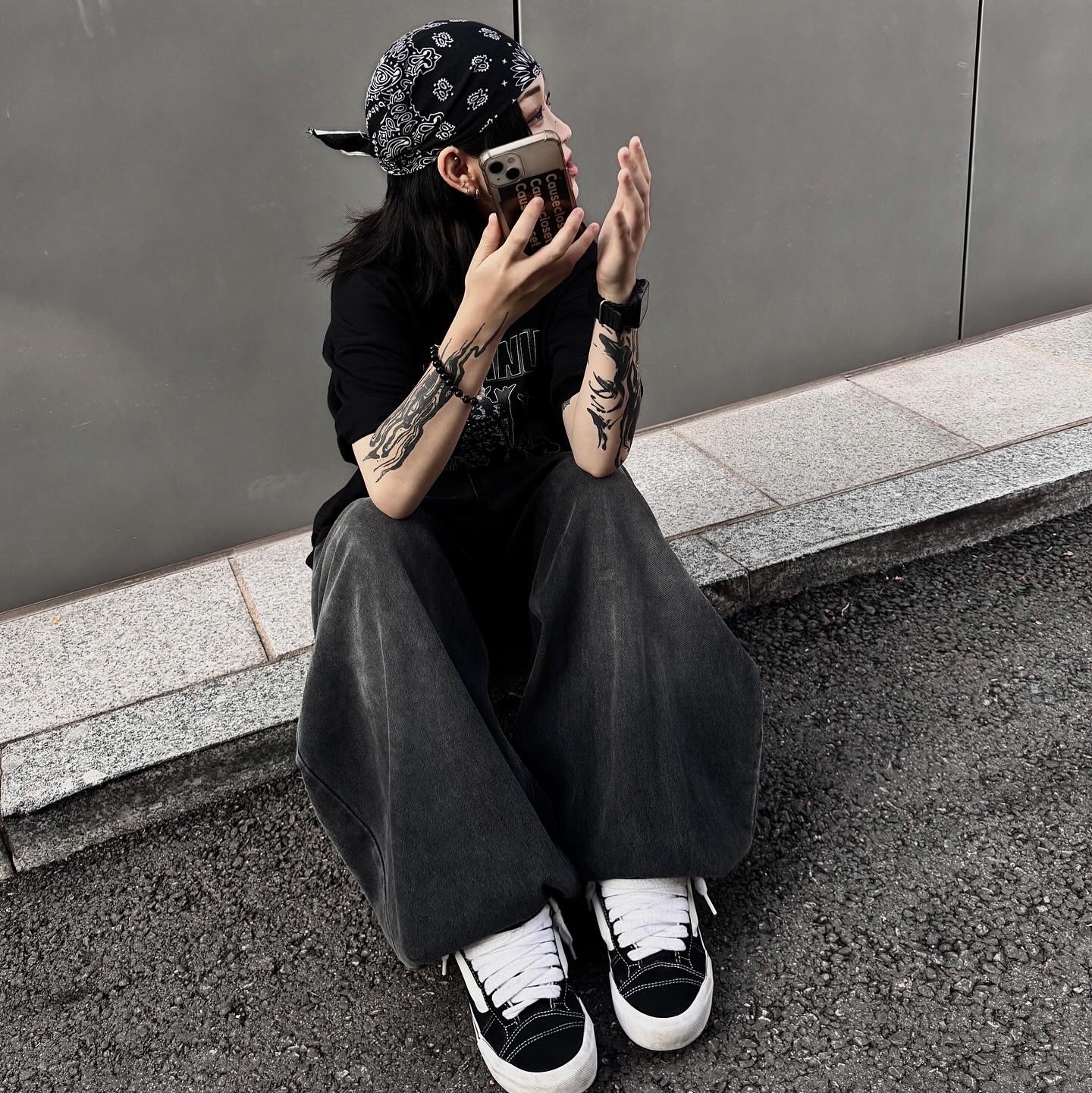 Vans Knu-Skool Black True White 착용 스타일