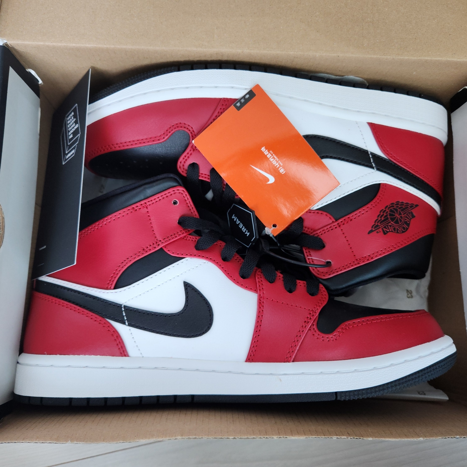 Jordan 1 Mid Chicago Black Toe 착용 스타일