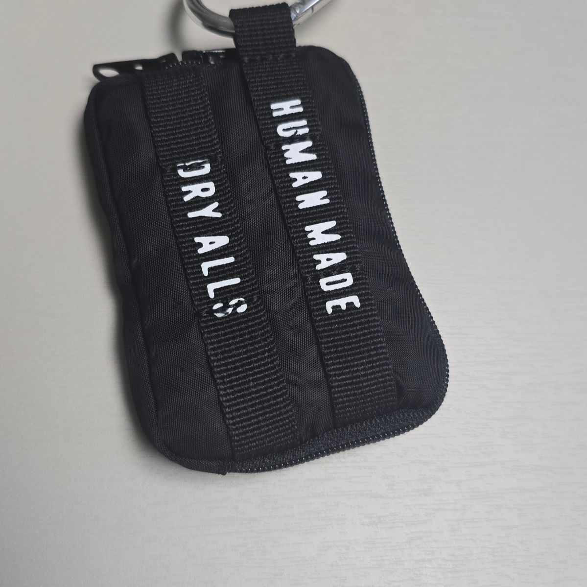 Human Made Heart Carabiner Silver, Human Made Military Card Case Black 착용 스타일 - 2