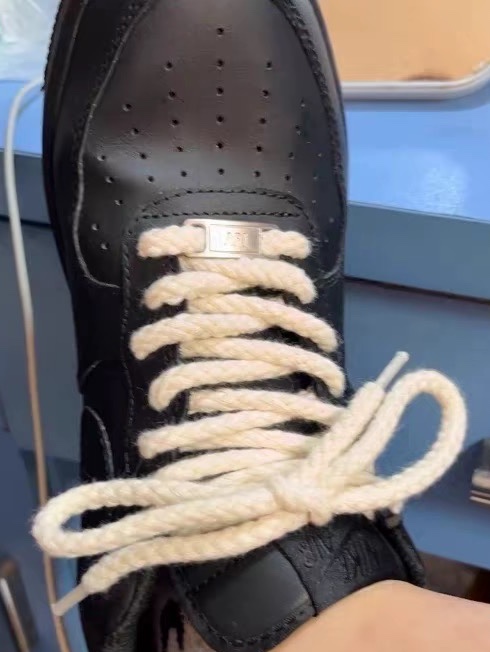Nike Air Force 1 '07 Low Triple Black 착용 스타일