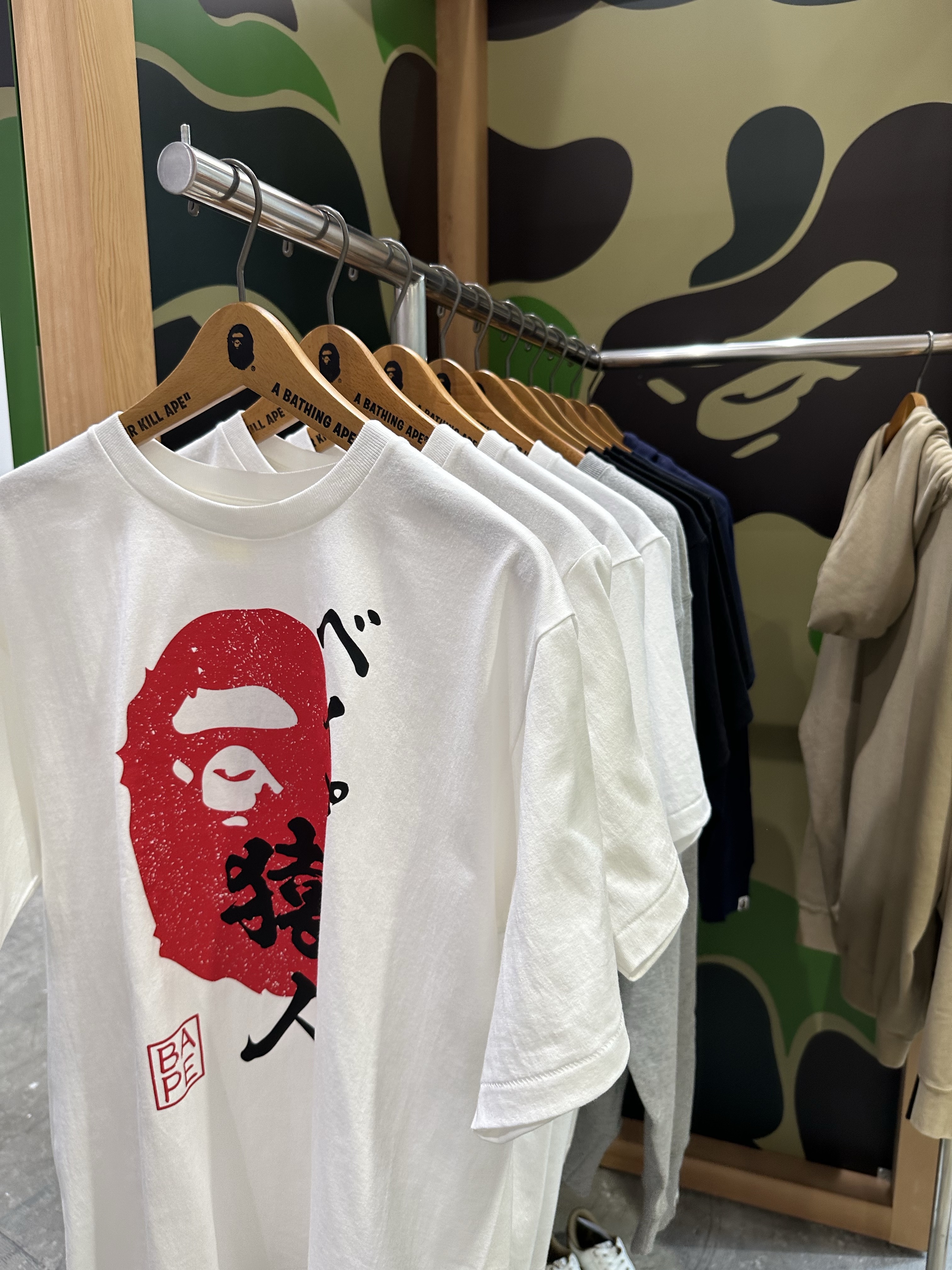 (W) Jordan 1 x Travis Scott Retro Low OG SP Medium Olive, Ader Error Small Trace Esty Messanger Bag Z-Blue 착용 스타일 - 2