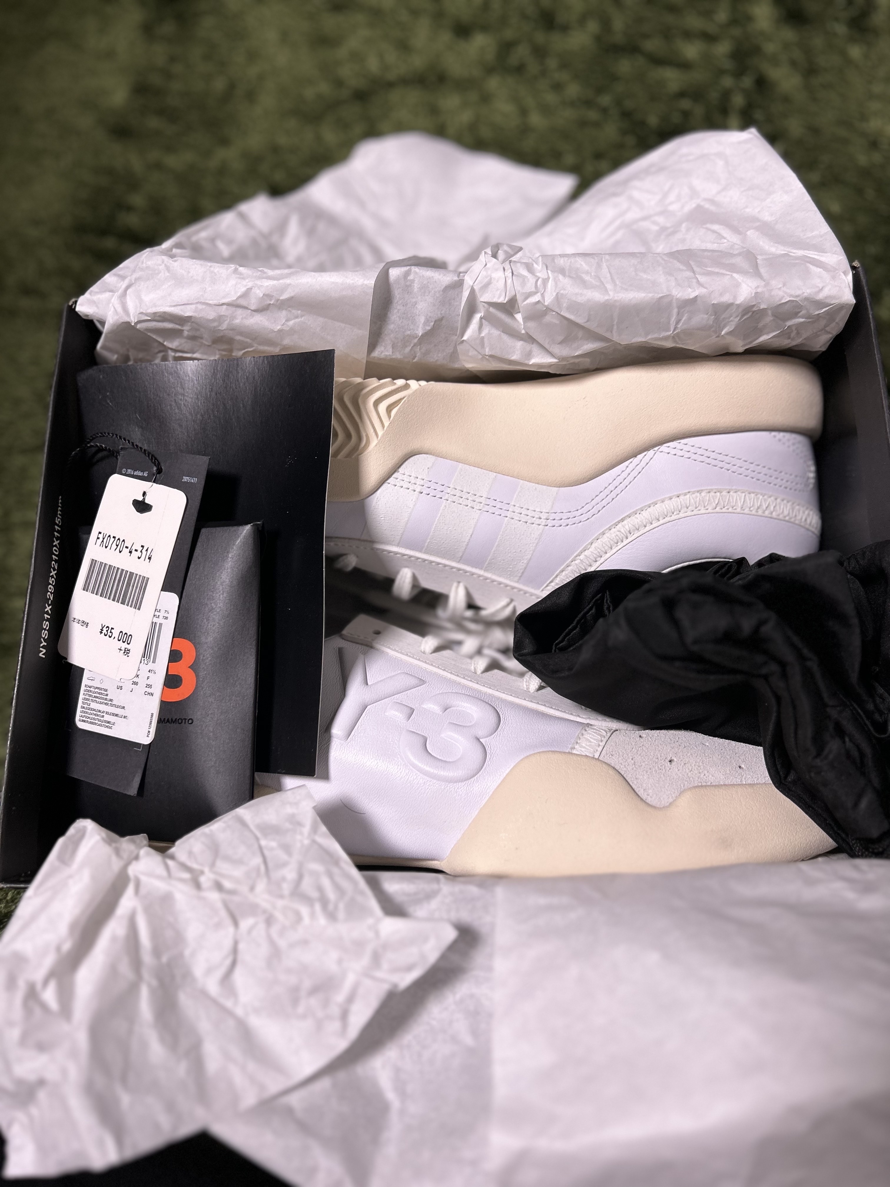 Y-3 Yunu White Ecru Tint 착용 스타일 - 7