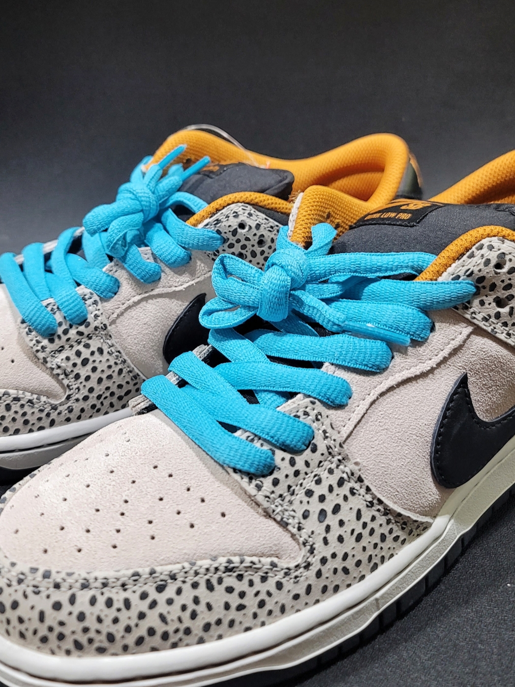 Nike SB Dunk Low Pro Electric Phantom and Black 착용 스타일 - 2