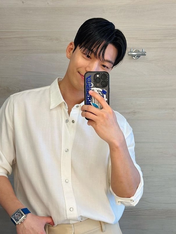 [30% 적립] Polo Ralph Lauren Classic Fit Garment Dyed Oxford Shirt White, [20% 적립] Polo Ralph Lauren Custom Fit Oxford Shirt White - 24FW 착용 스타일 - 2
