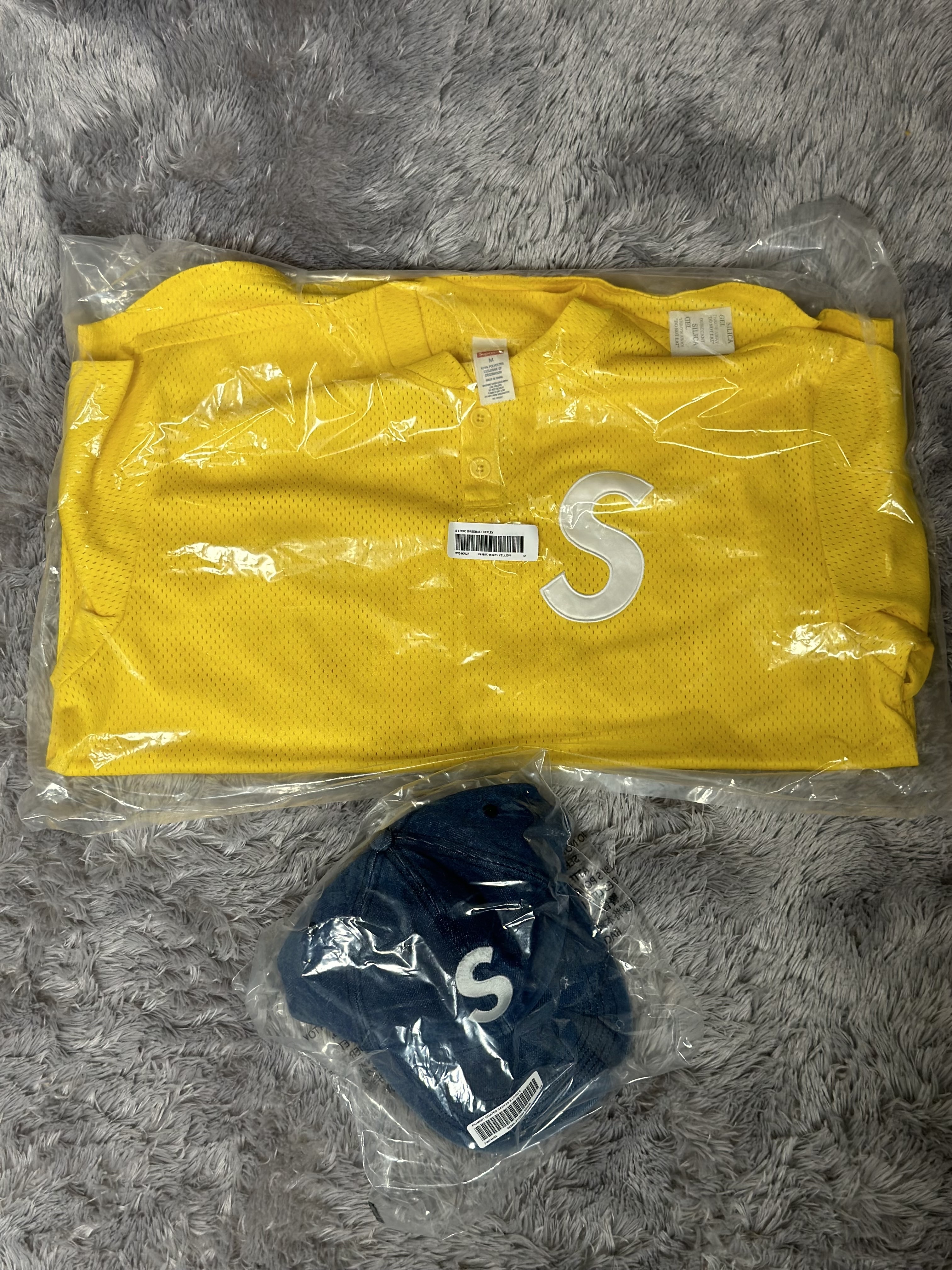 Supreme S Logo Baseball Henley Yellow - 24FW 착용 스타일