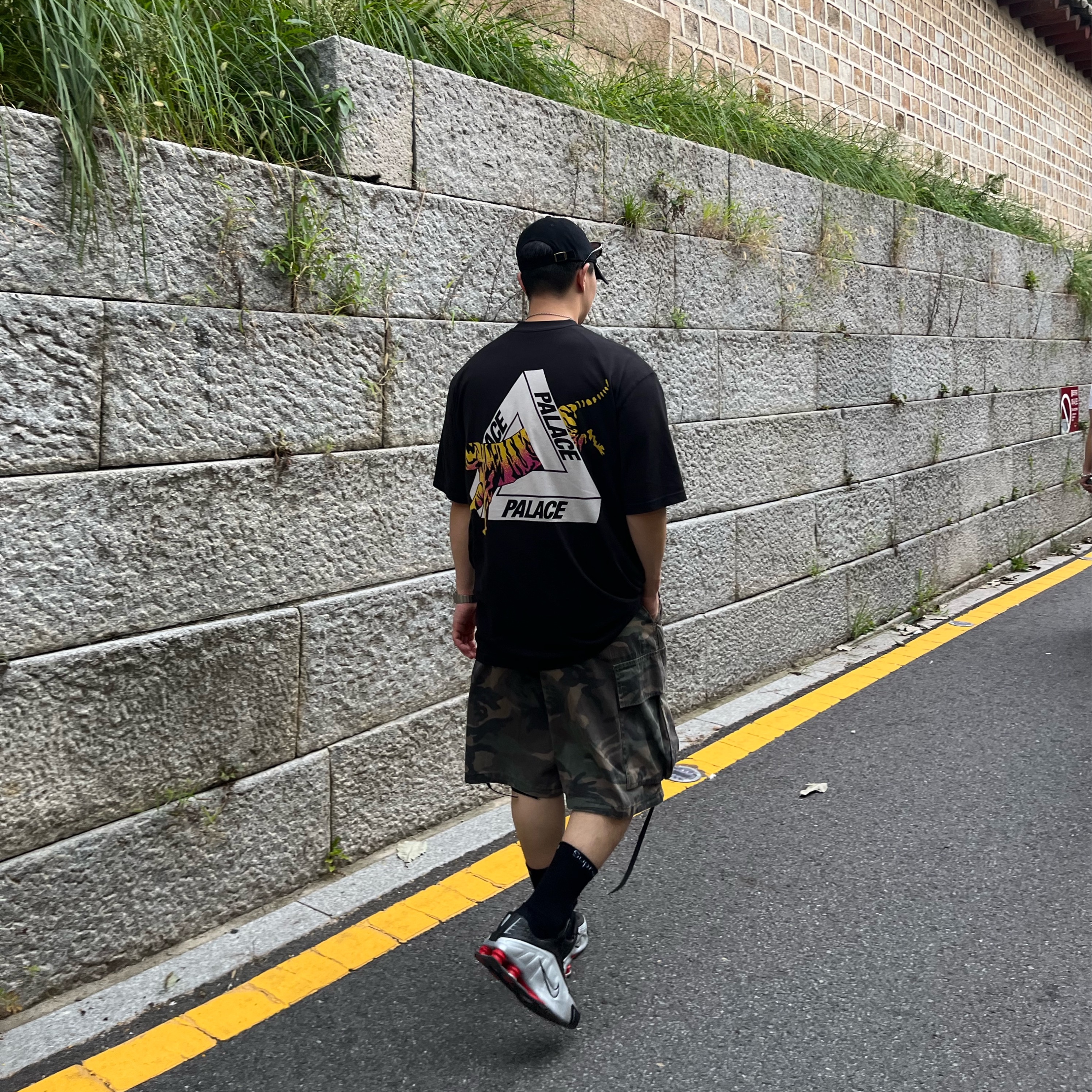 Palace Korea Tri-Ferg T-Shirt Black - 24SS, Nike Shox R4 Black and Metallic Silver 착용 스타일 - 1