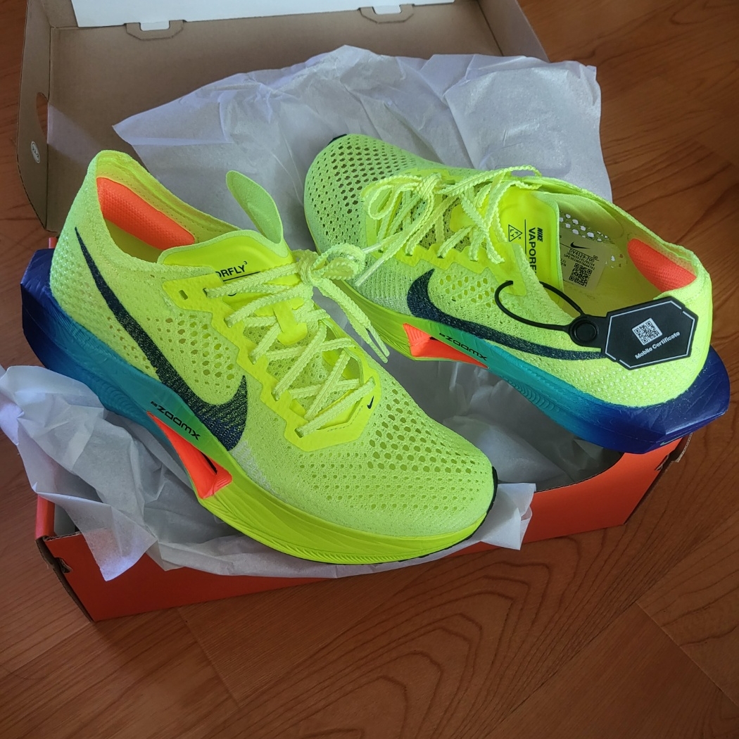 Nike ZoomX Vaporfly Next% 3 Volt Scream Green 착용 스타일