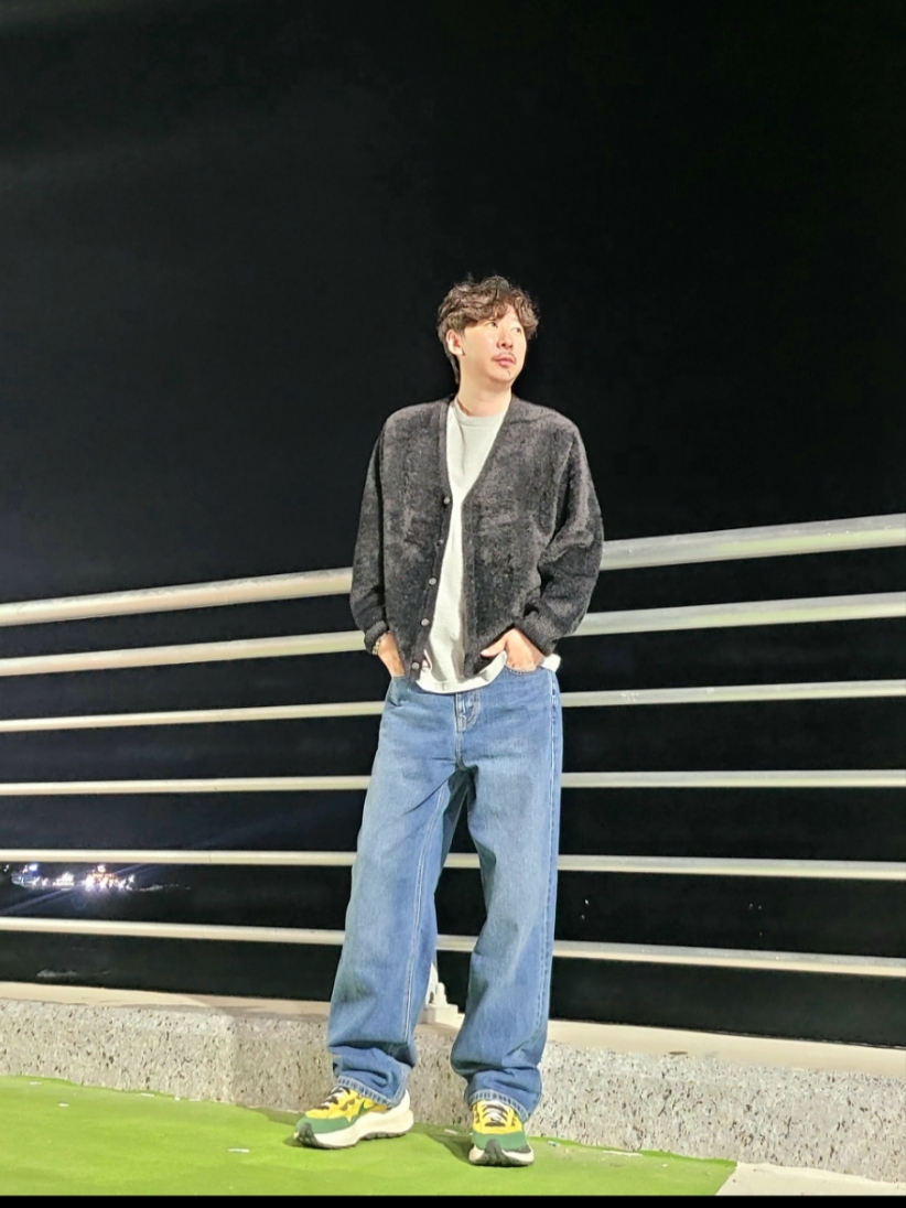 Stussy Shaggy Cardigan Black 착용 스타일