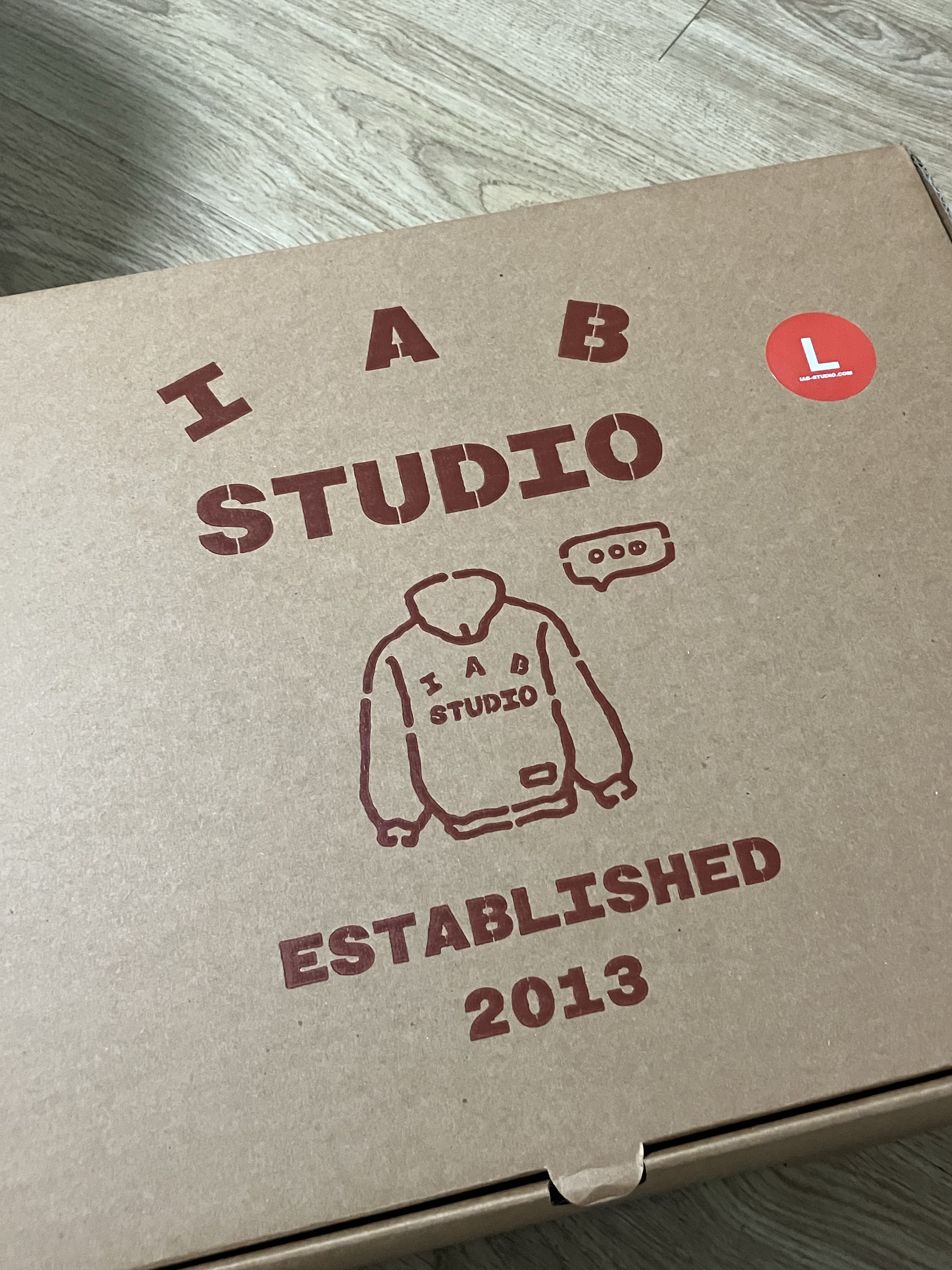 IAB Studio Hoodie Light Gray 착용 스타일 - 2