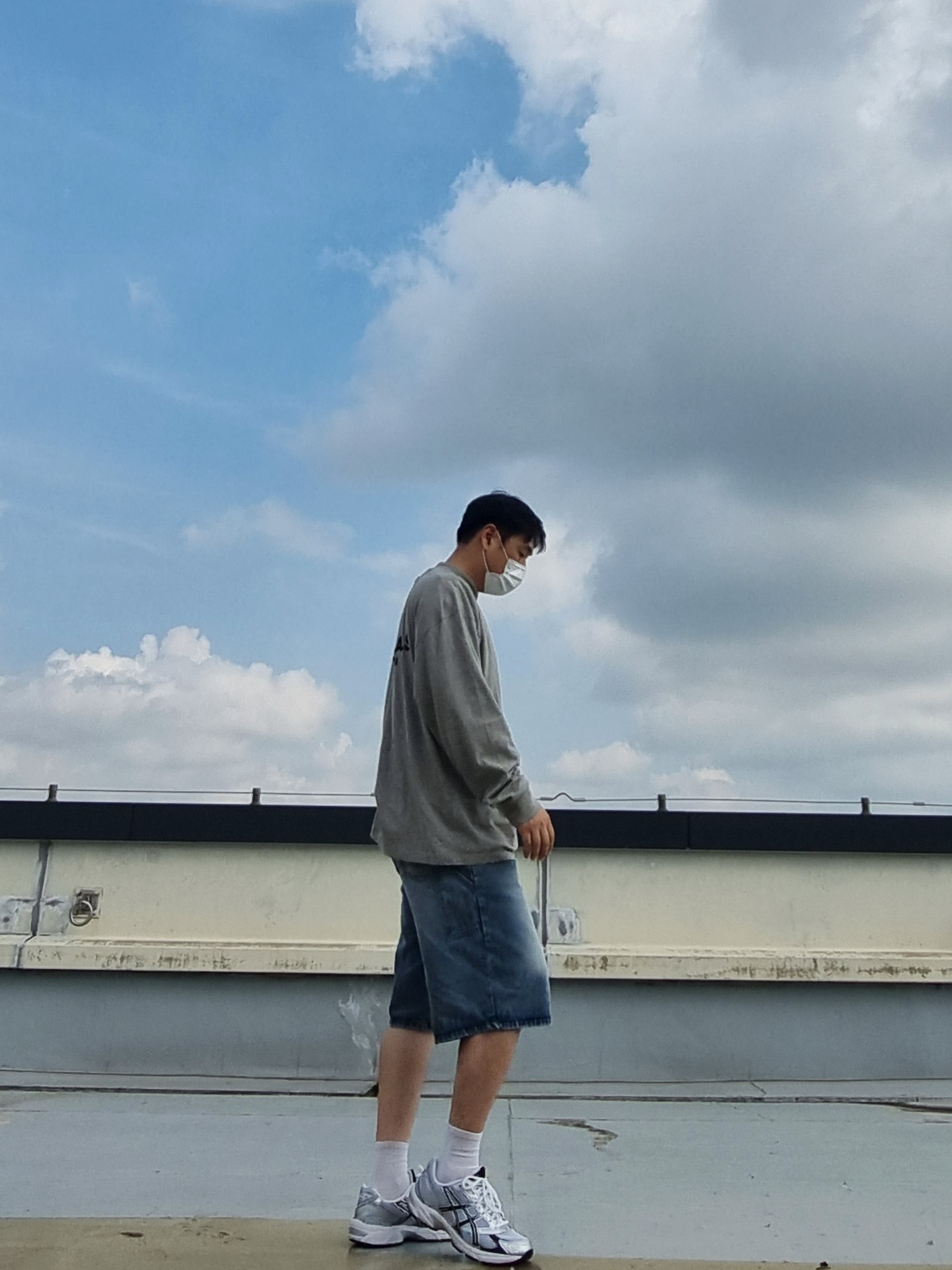 Asics Gel-1130 White Black, Essentials The Core Collection Long Sleeve T-Shirt Dark Oatmeal 착용 스타일 - 5