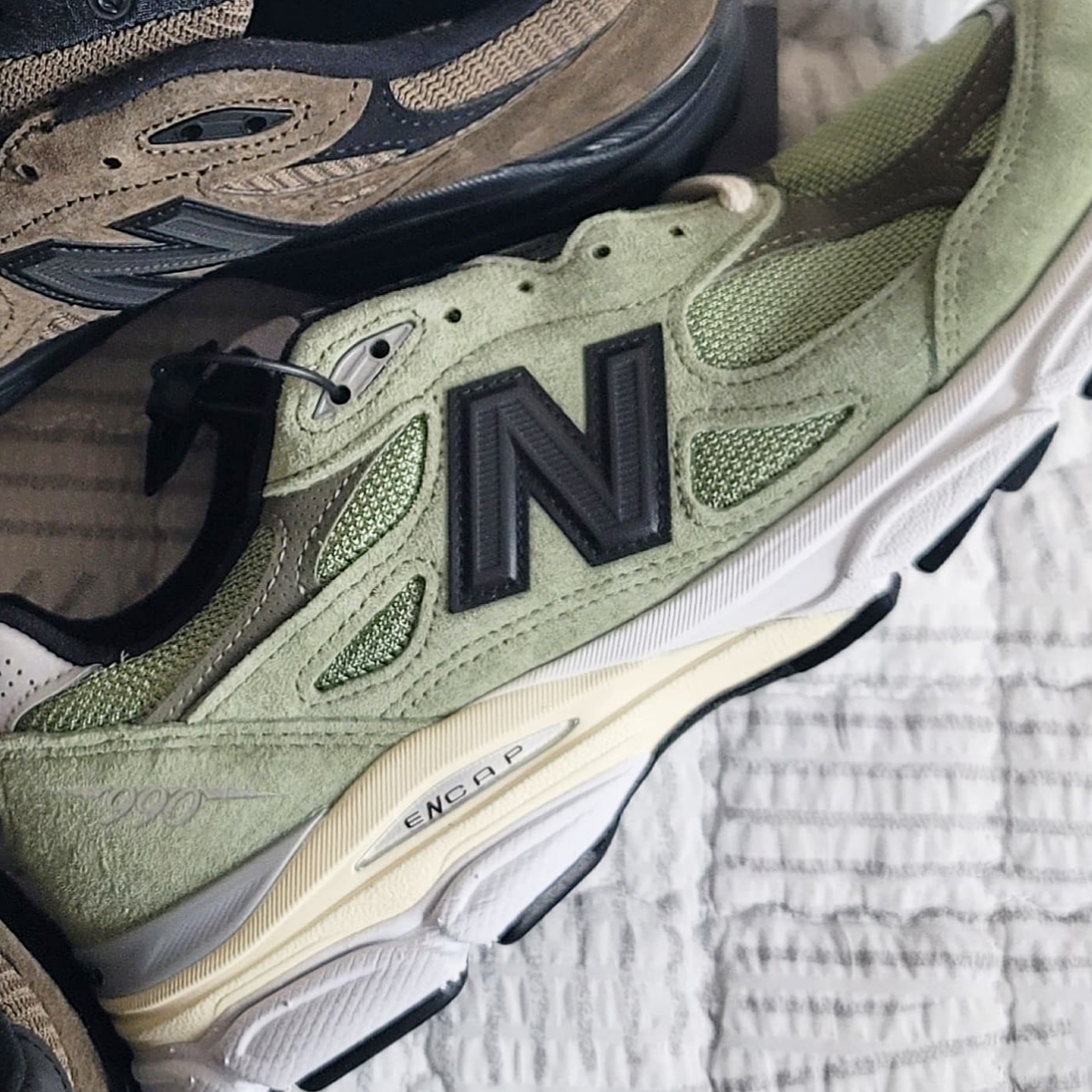 New Balance x JJJJound 990v3 Olive 착용 스타일