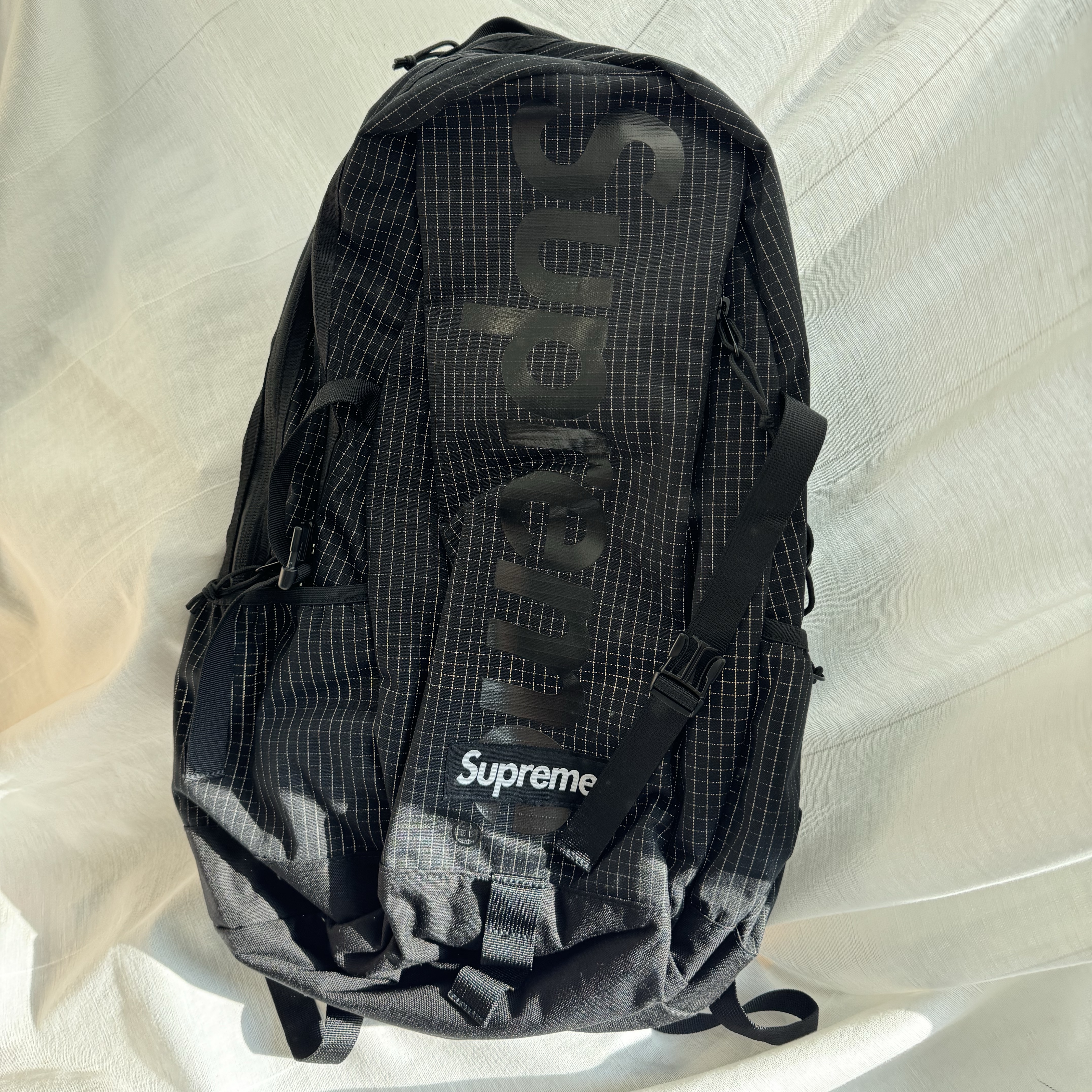 Supreme Backpack Black - 24SS 착용 스타일