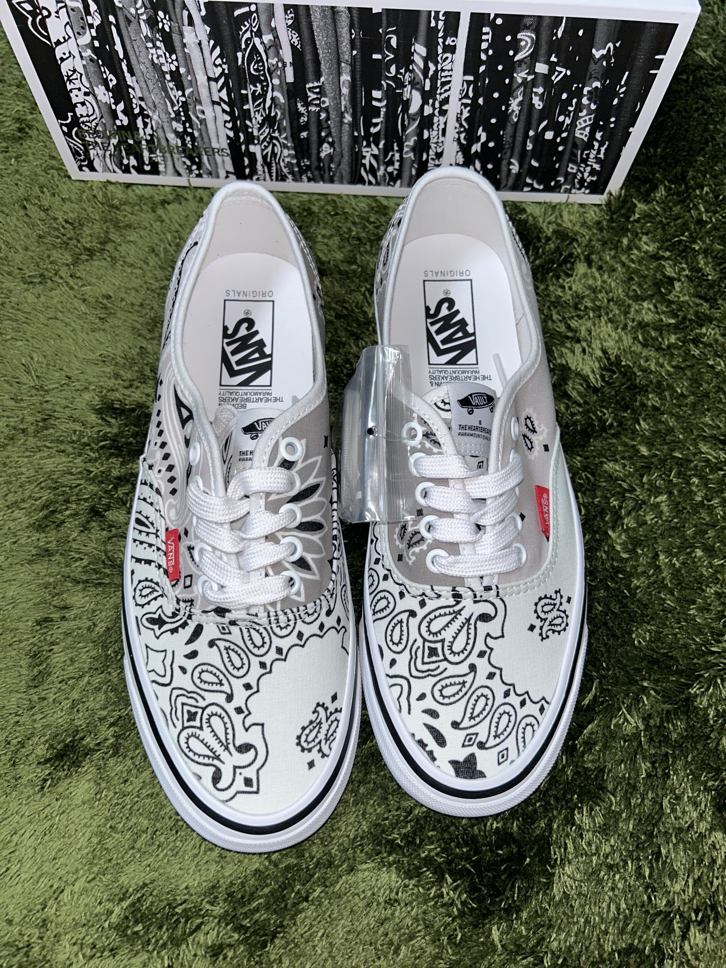 Vans Vault x Bedwin & The Heartbreakers OG Authentic LX Bandana Light Gray True White 착용 스타일 - 2