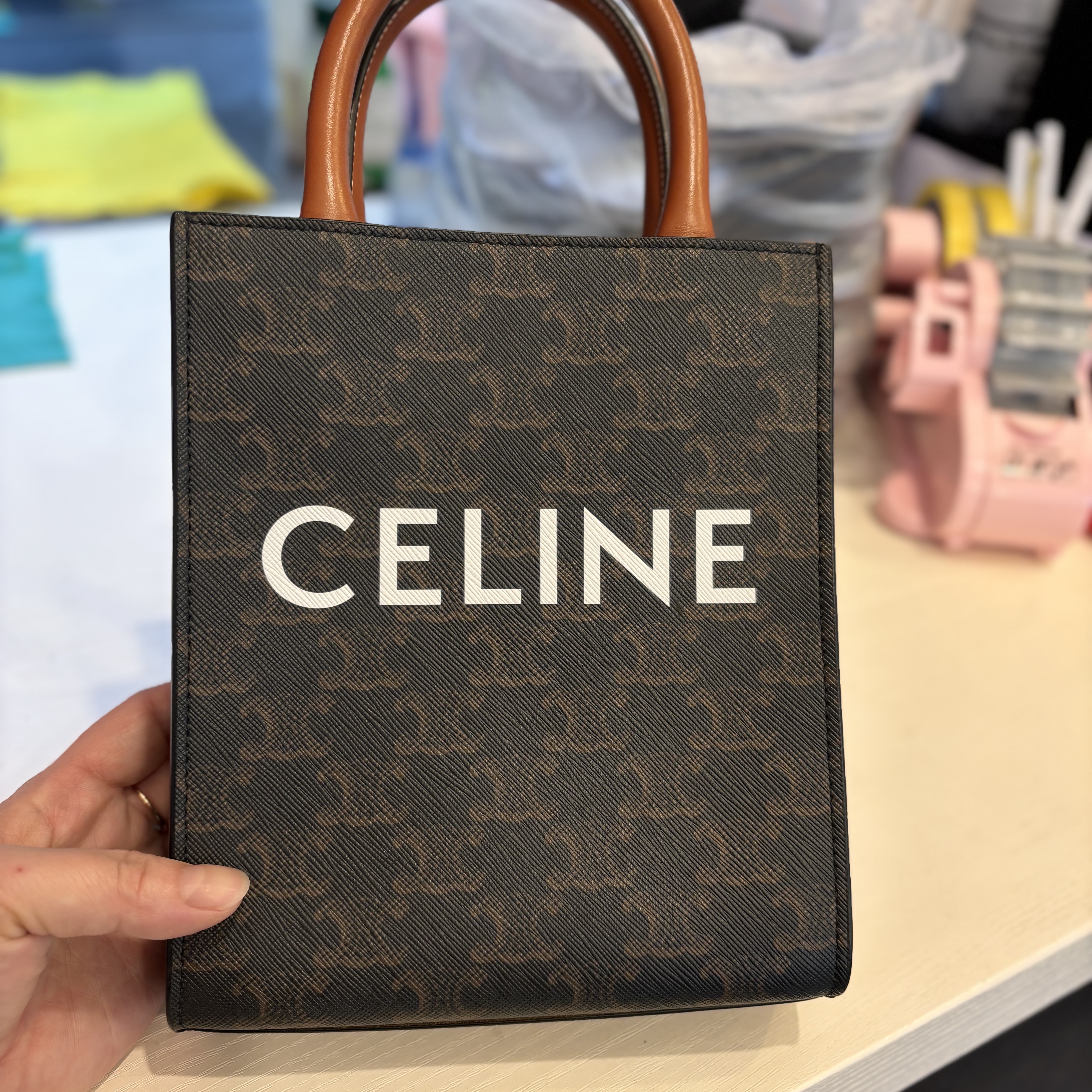 Celine Mini Vertical Cabas in Triomphe Canvas and Calfskin with Celine Print Tan 착용 스타일 - 2