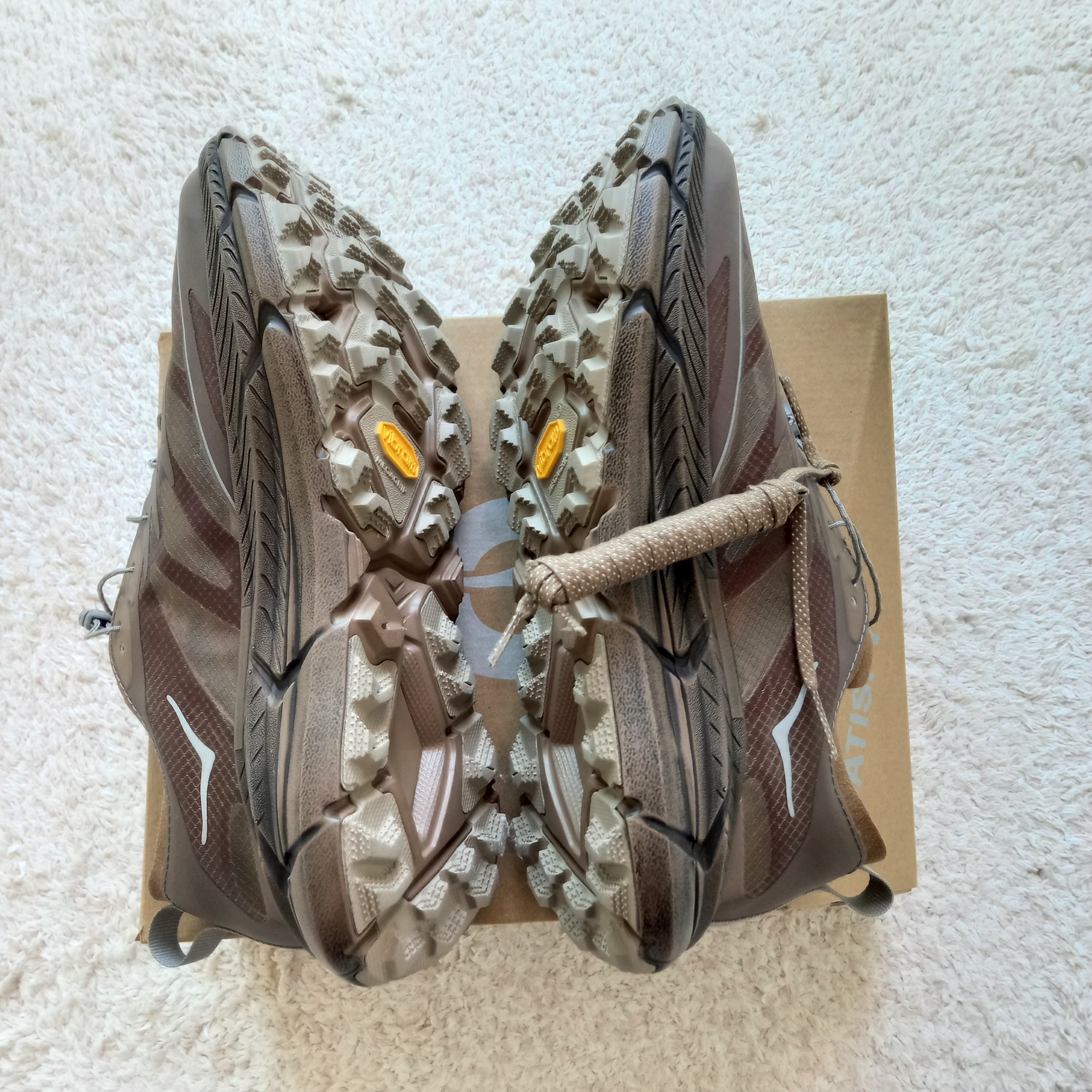 Hoka x Satisfy Mafate Speed 4 Lite Rubber 착용 스타일 - 5