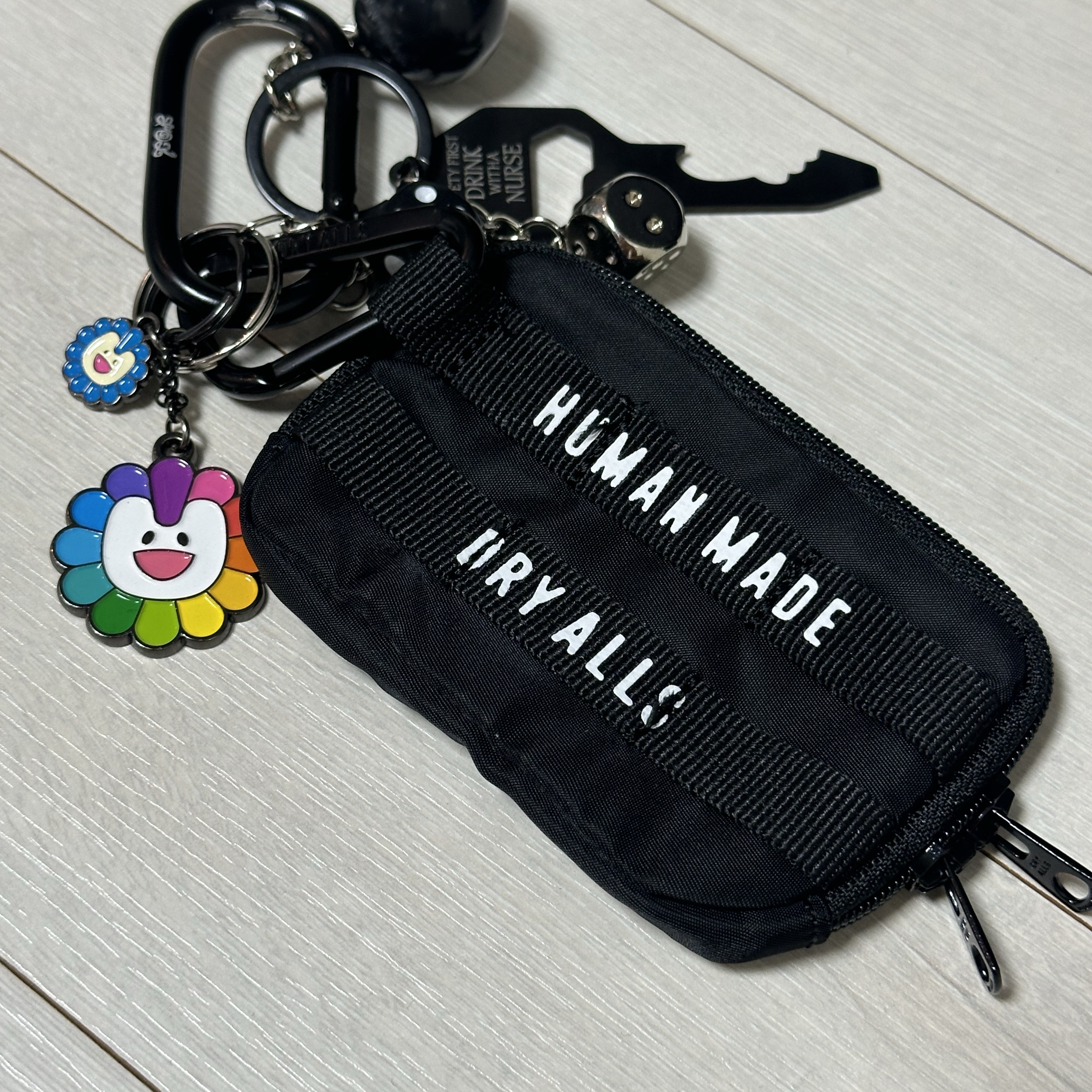 Human Made Military Card Case Black, NewJeans x Murakami Metal Keyring Flower 착용 스타일