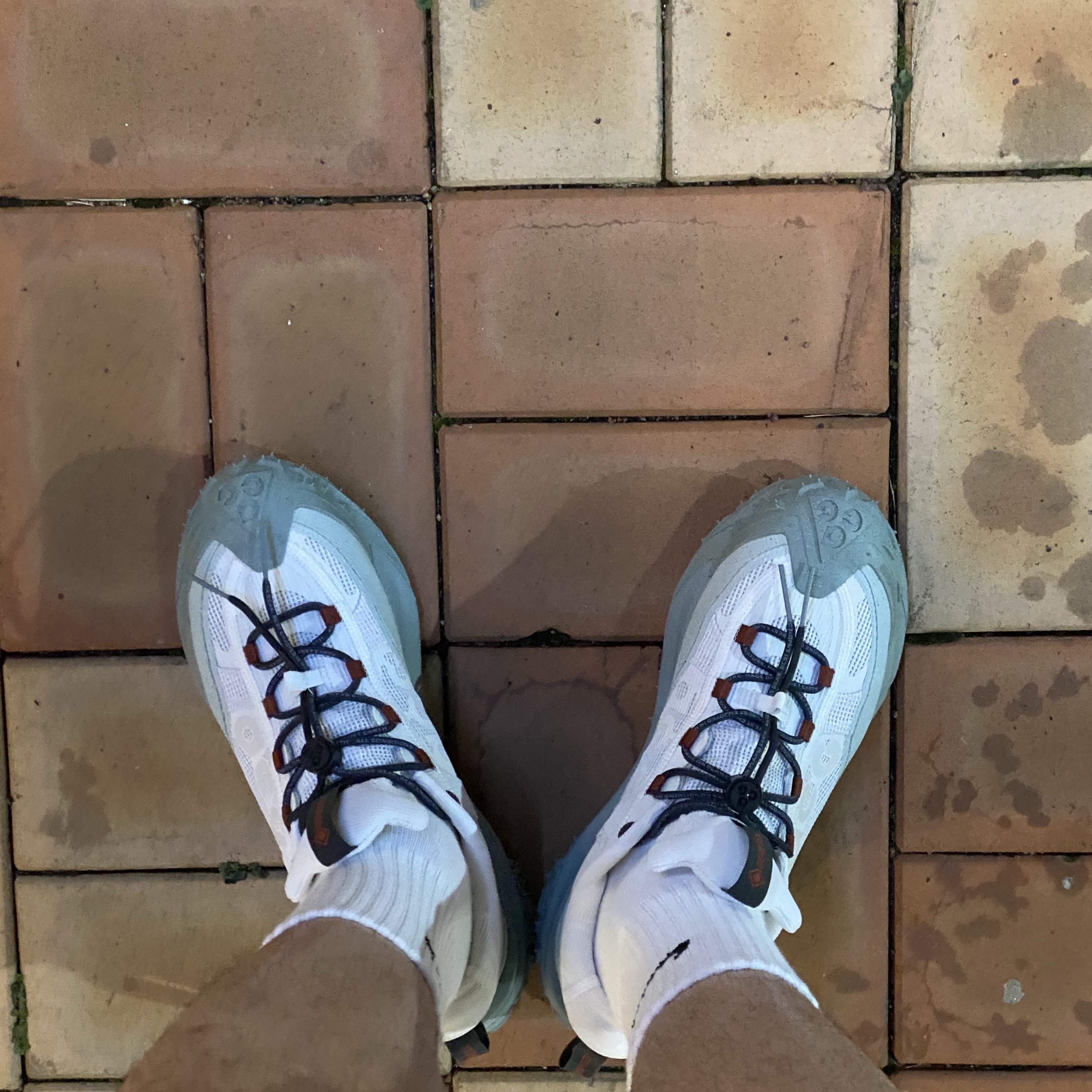 Nike ACG Mountain Fly 2 Low Gore-Tex Phantom Dark Smoke Grey 착용 스타일