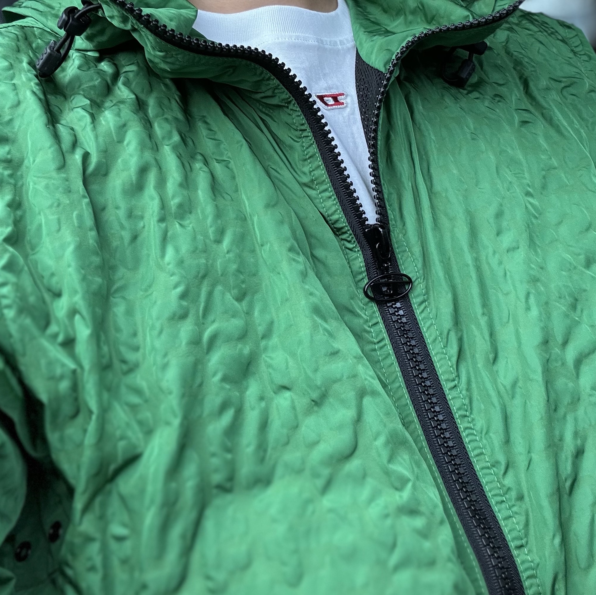 Diesel J-Warret-Mon Windbreaker in Tractile Monogram Nylon Green 착용 스타일
