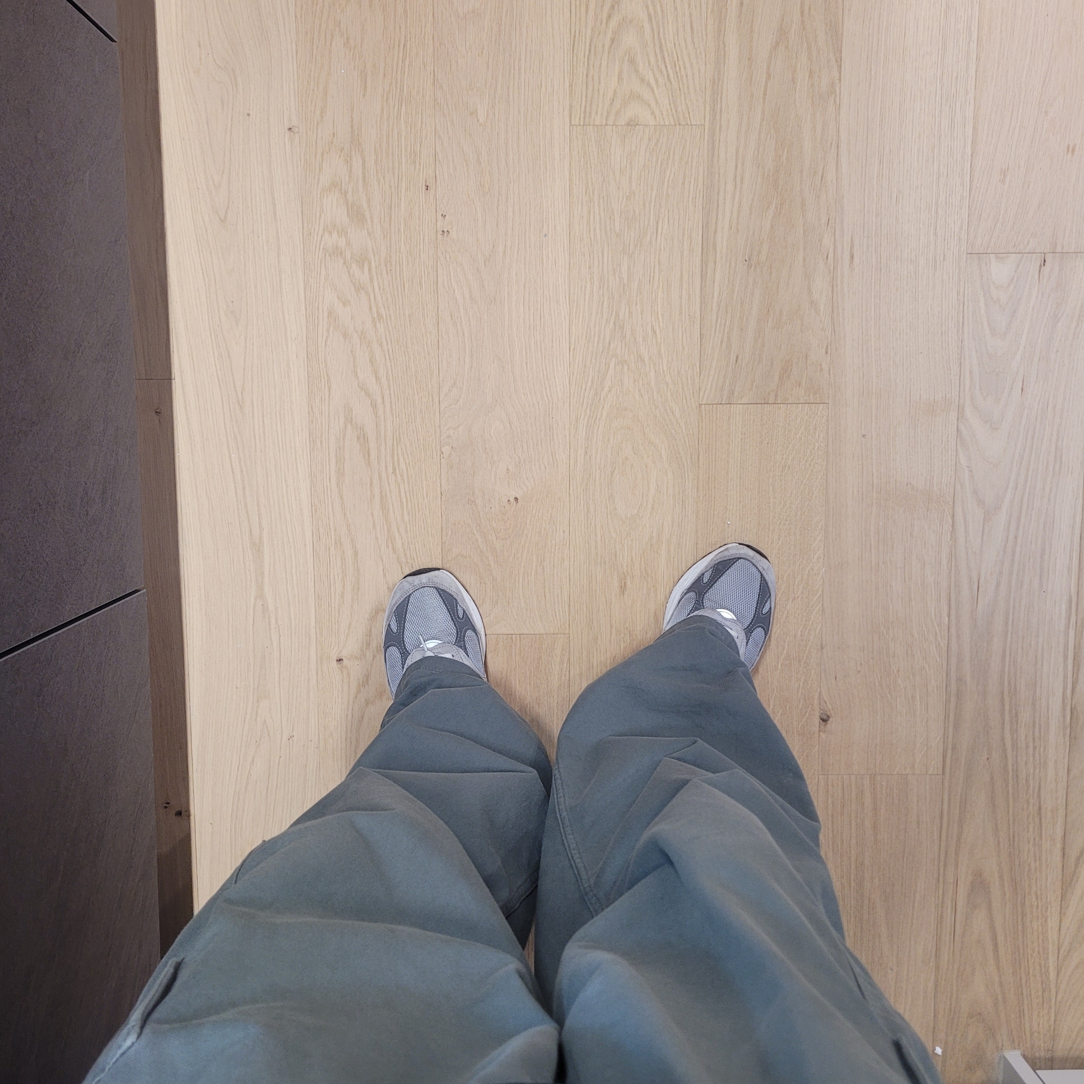 Carhartt WIP Cole Cargo Pants Smoke Green Garment Dyed, New Balance 993 Made in USA Grey - D Standard 착용 스타일
